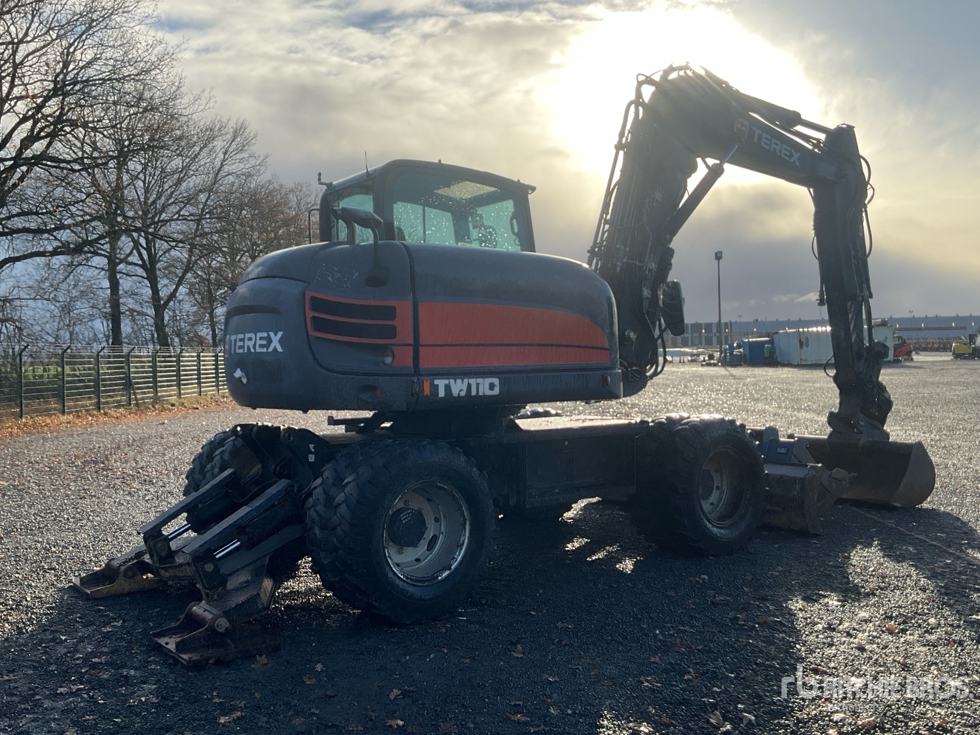 General Appearance with Picture, Right Rear Corner