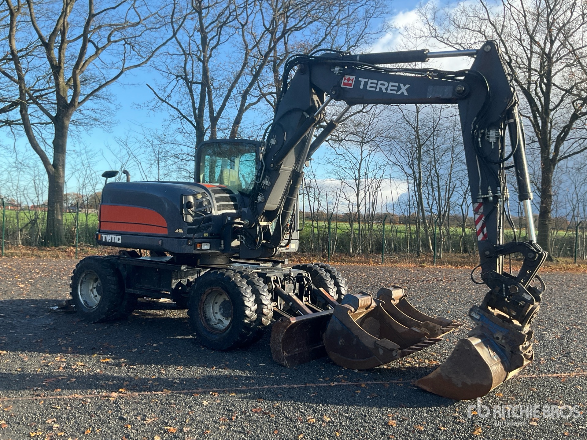 General Appearance with Picture, Right Front Corner