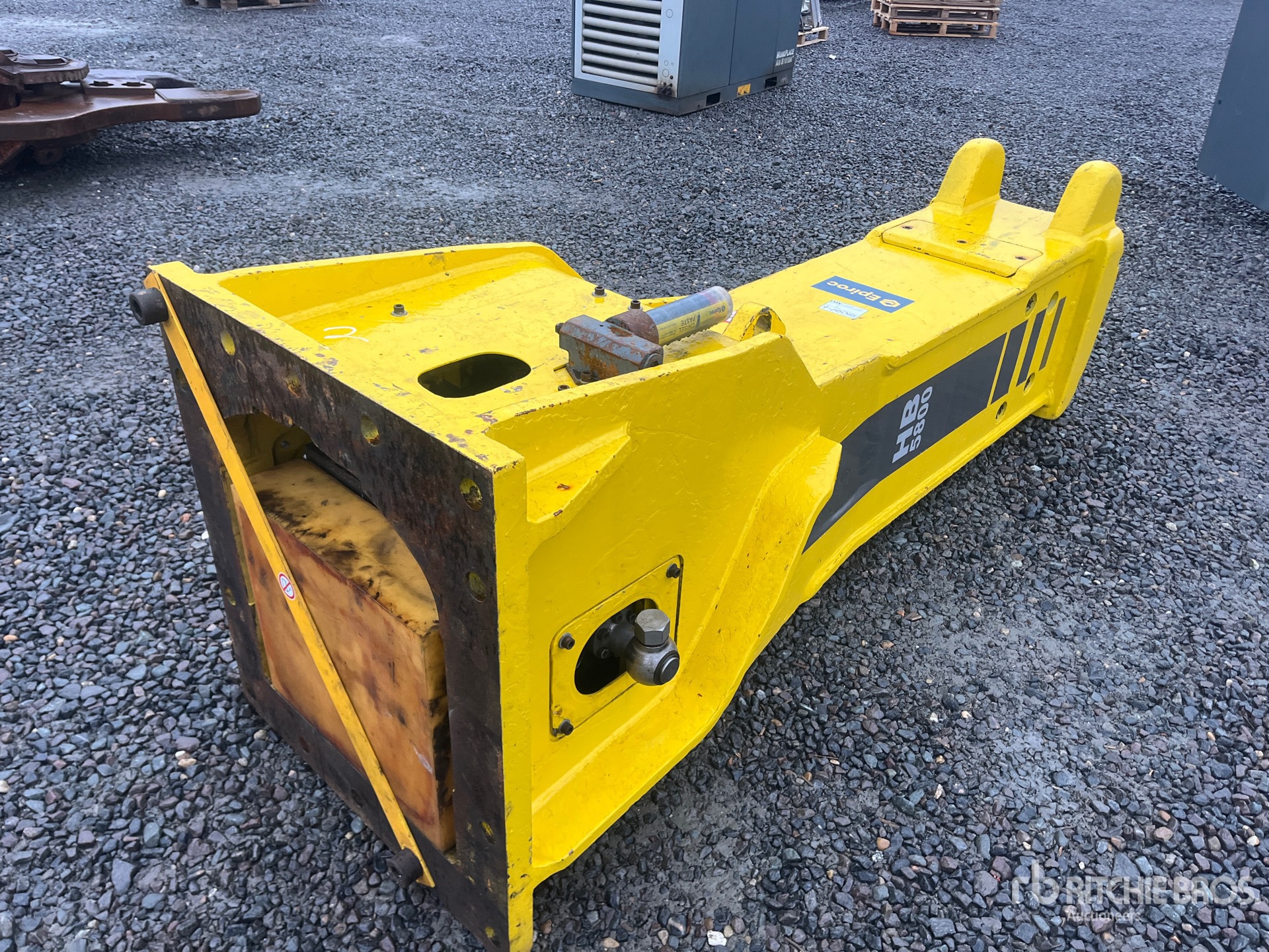 General Appearance with Bild, Ecke hinten rechts