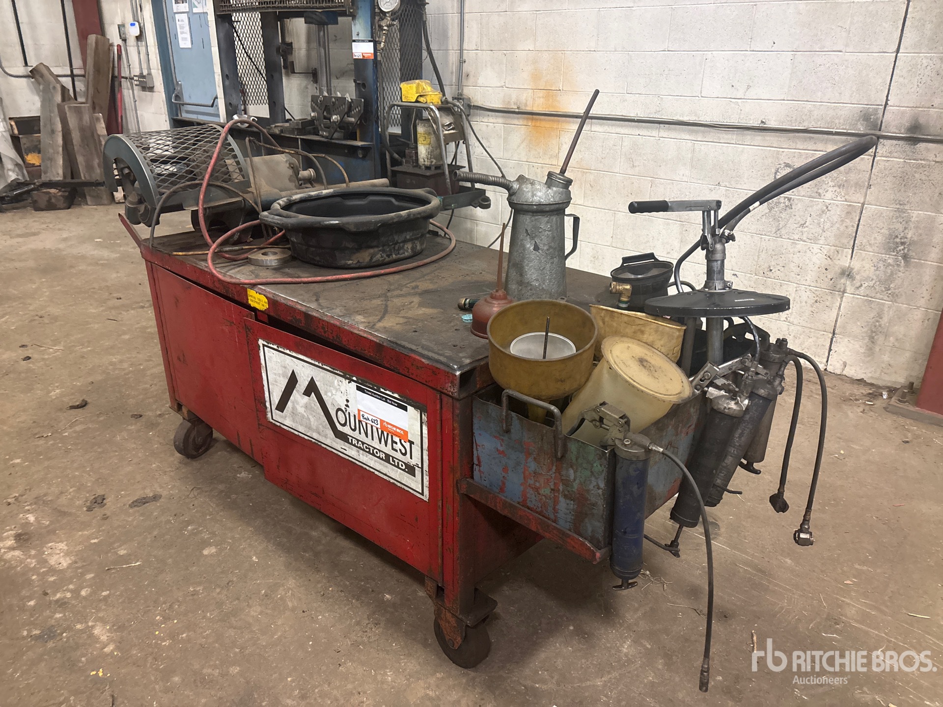 General Appearance with Bild, Ecke vorne links