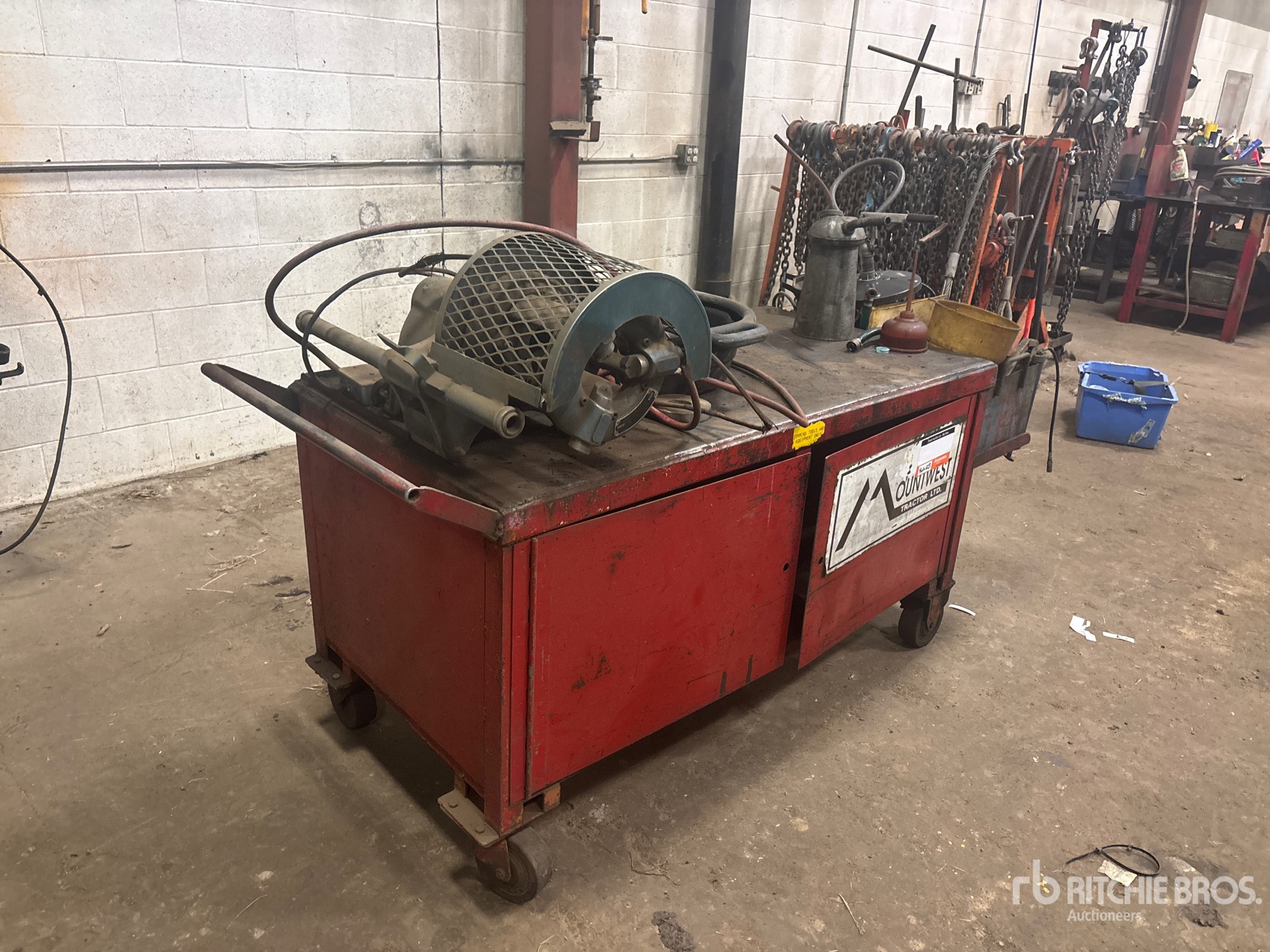 General Appearance with Bild, Ecke vorne rechts