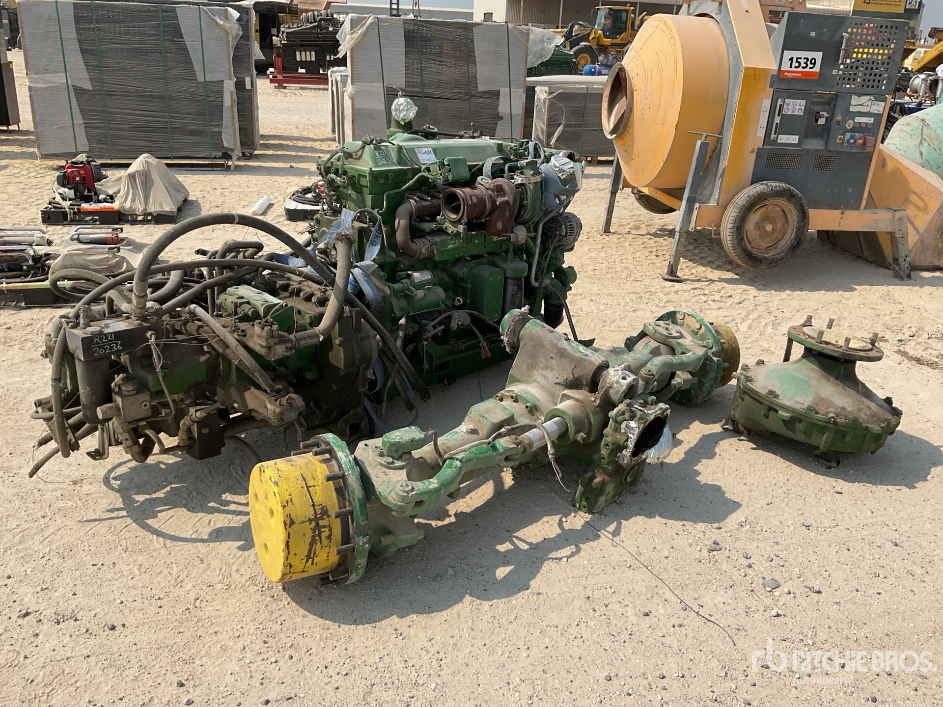 General Appearance with Foto, angolo posteriore sinistro