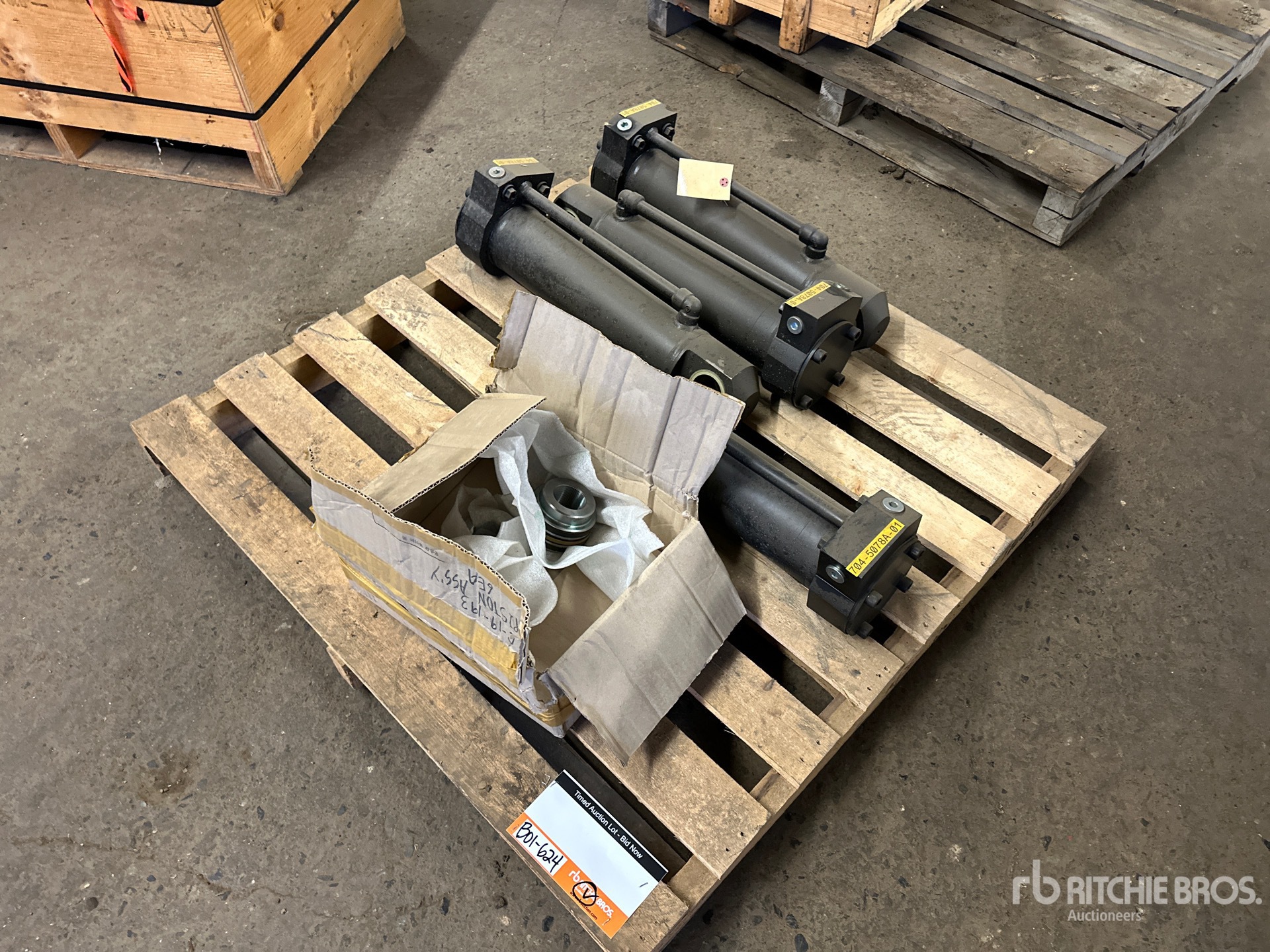 General Appearance with Bild, Ecke vorne links