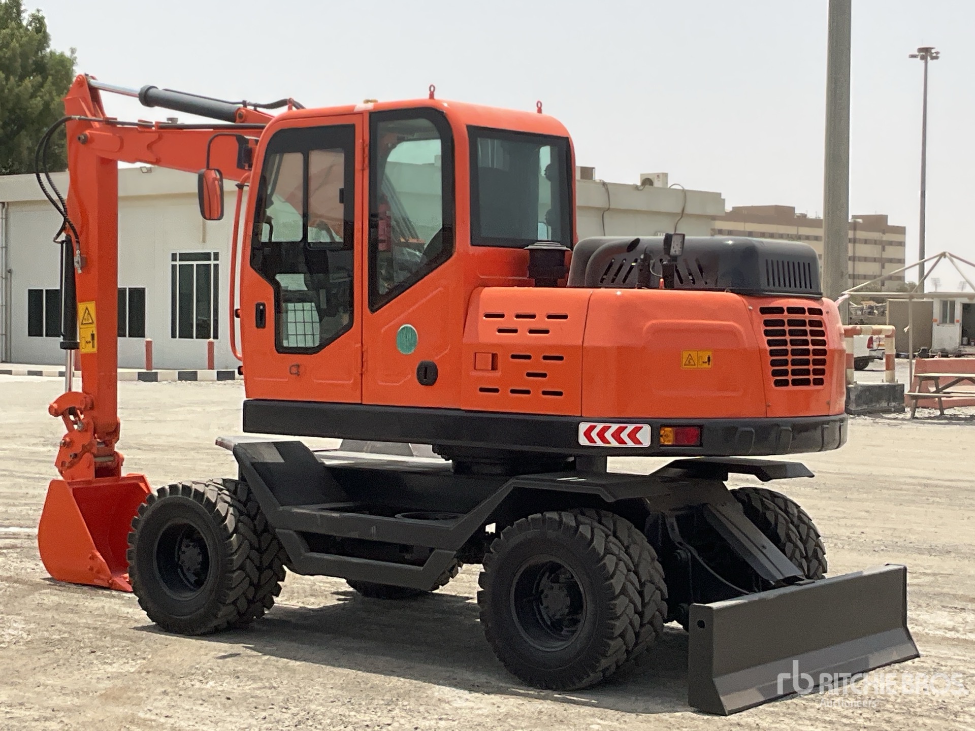 General Appearance with Bild, Ecke hinten links