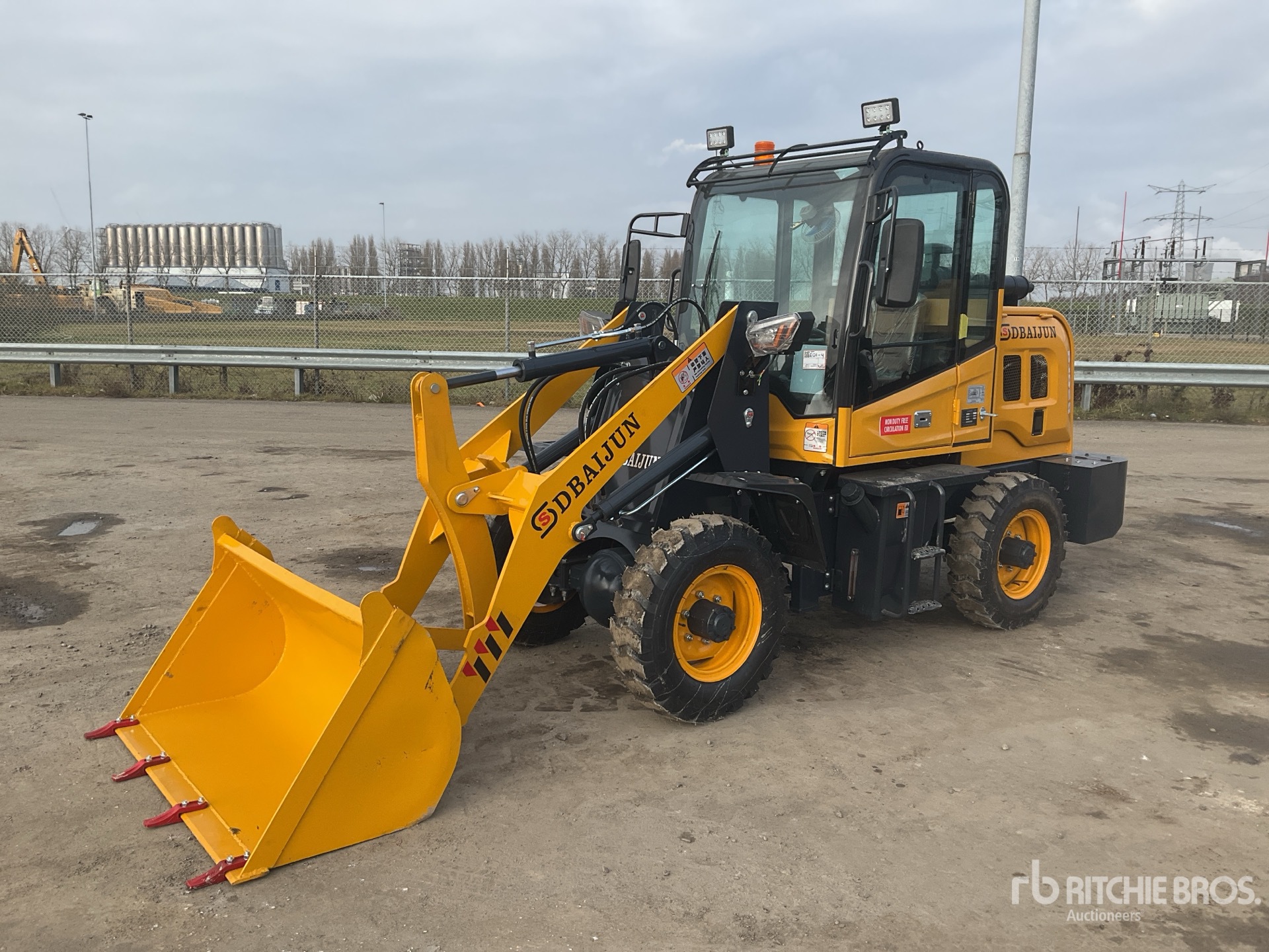 General Appearance with Picture, Left Front Corner