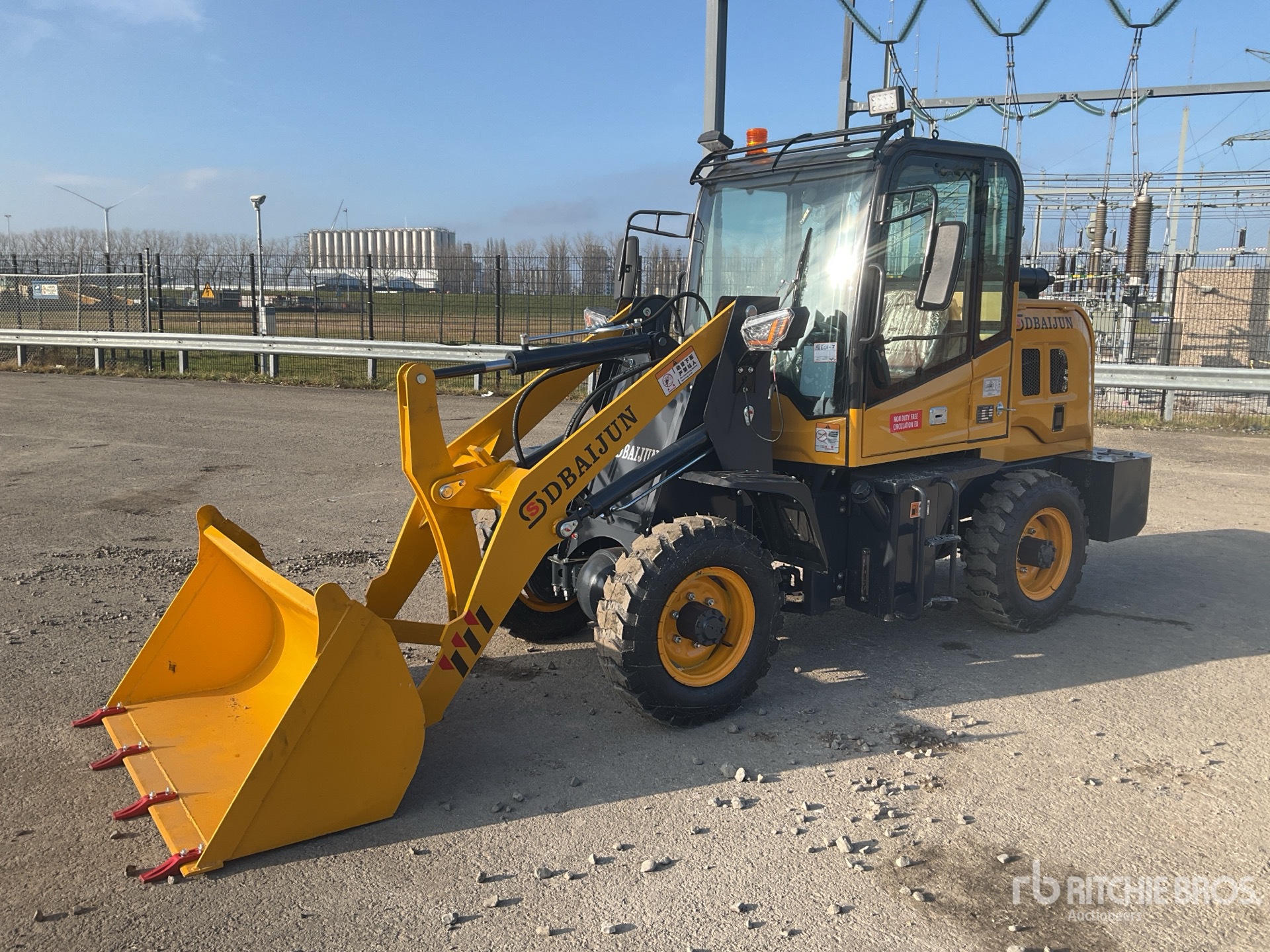 General Appearance with Picture, Left Front Corner