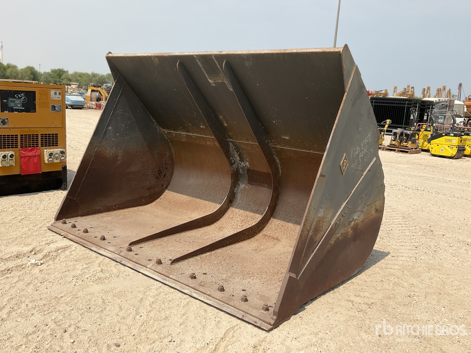 General Appearance with Bild, Ecke hinten links