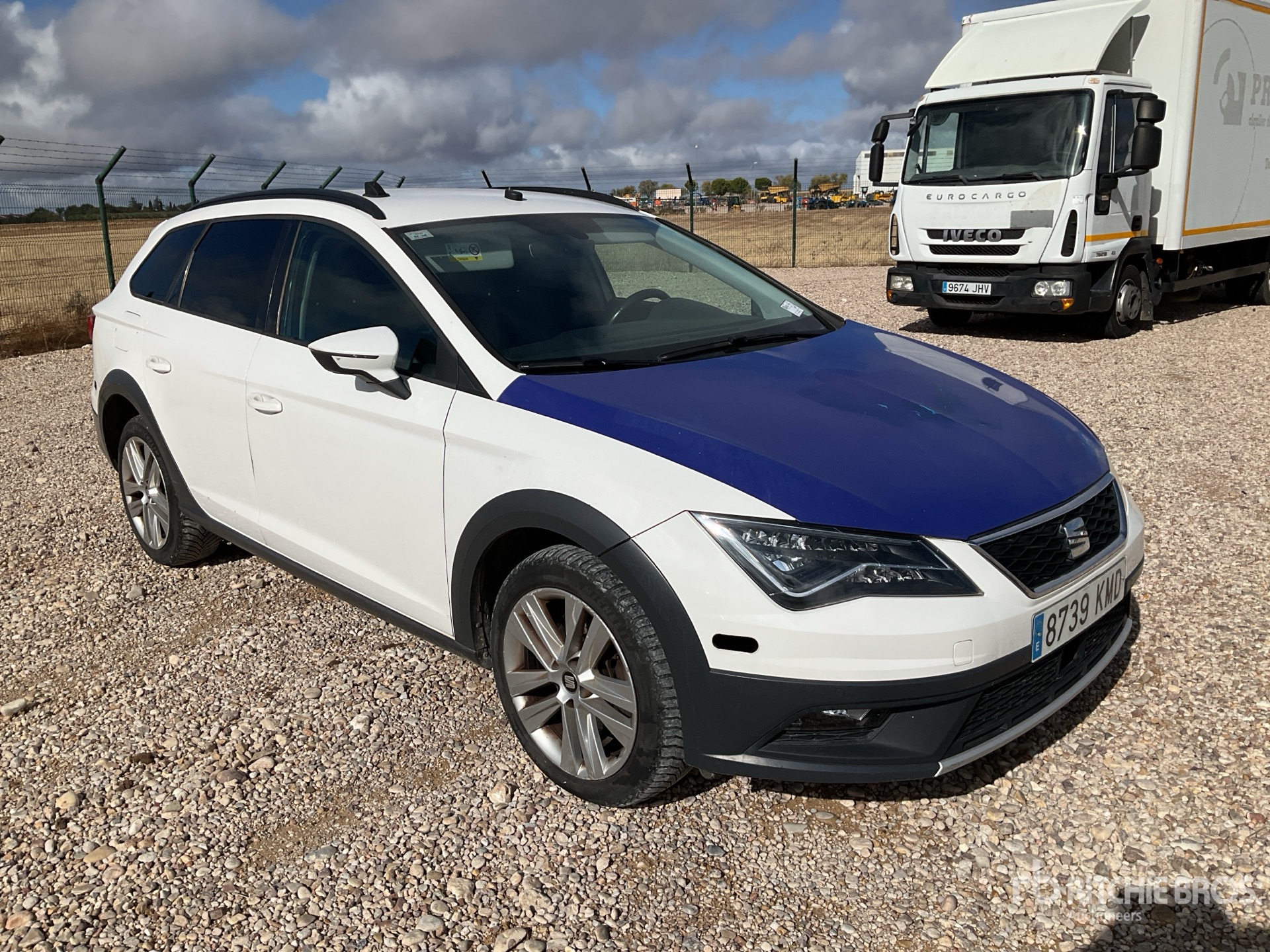 General Appearance with Picture, Right Front Corner