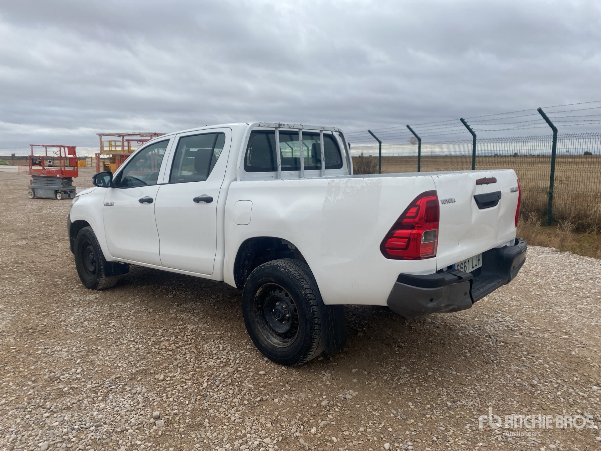 General Appearance with Foto, angolo posteriore sinistro