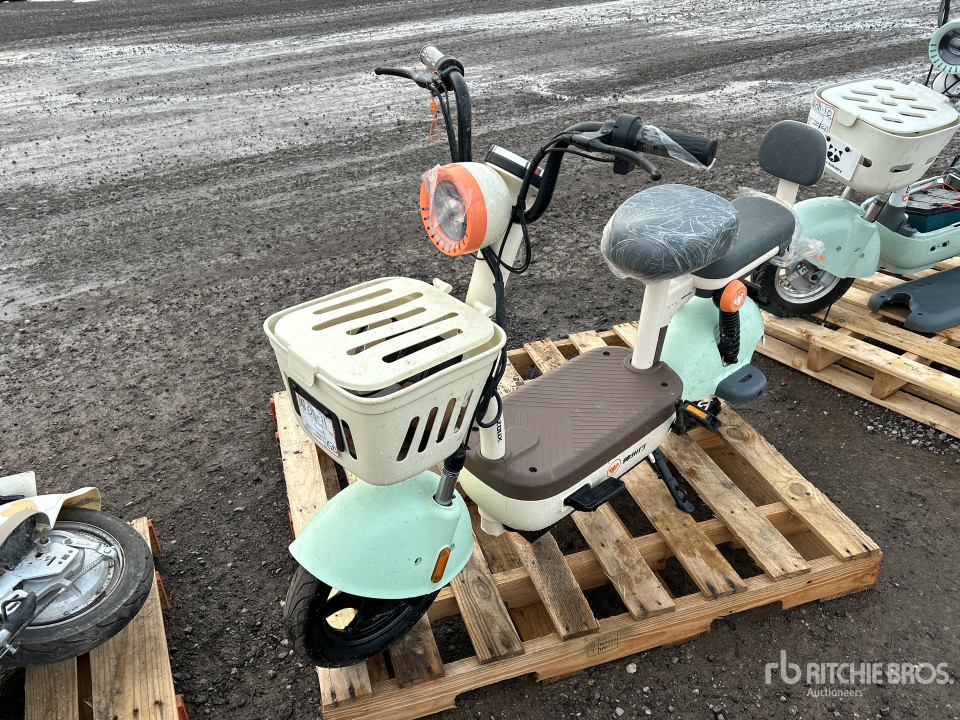 General Appearance with Foto, angolo anteriore sinistro