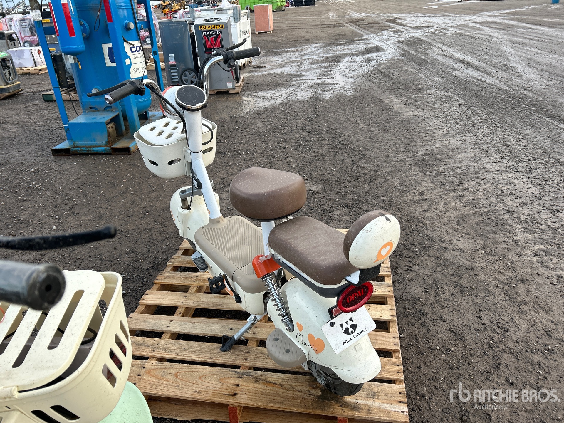 General Appearance with Foto, angolo posteriore sinistro