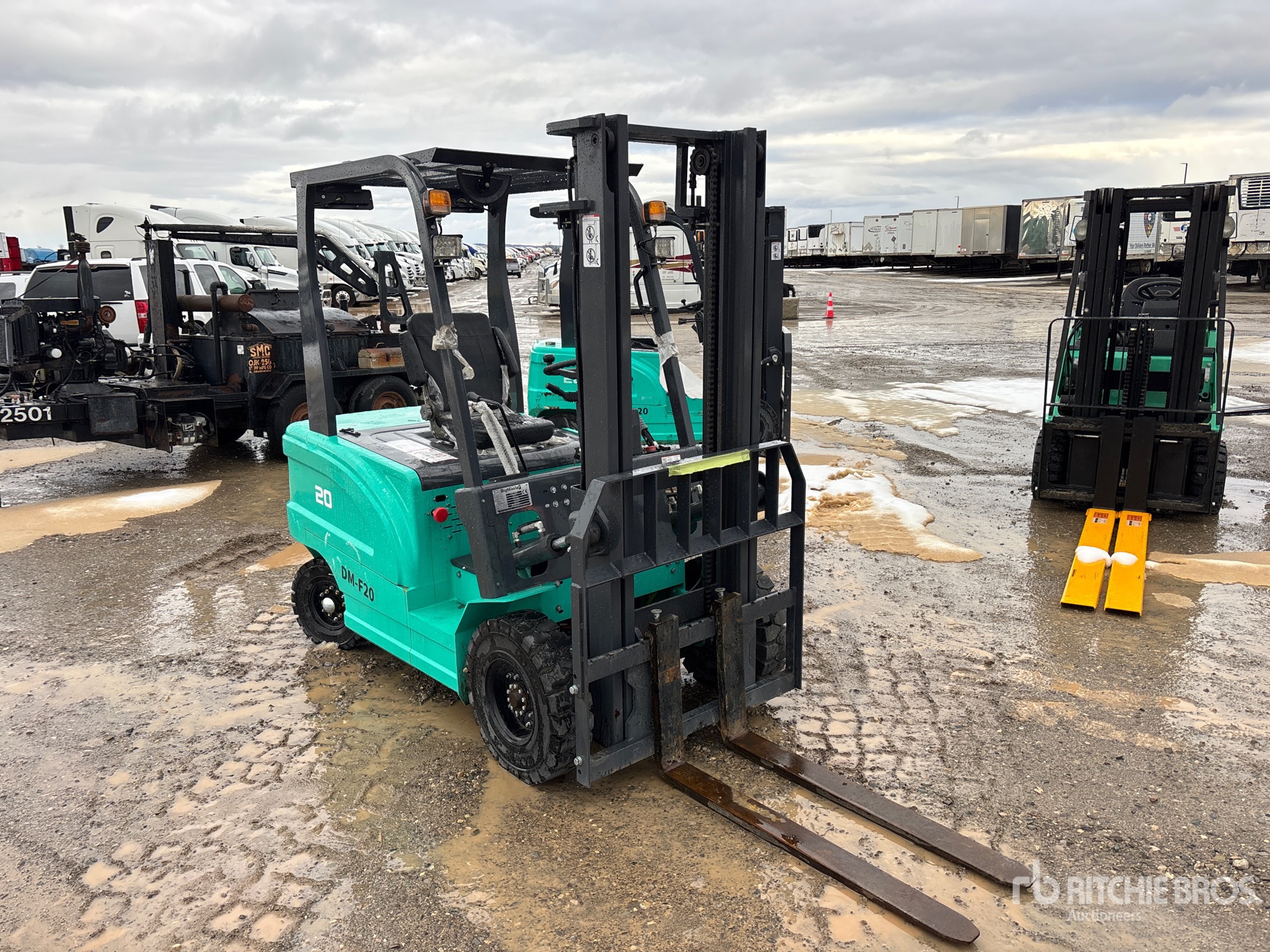 General Appearance with Picture, Right Front Corner