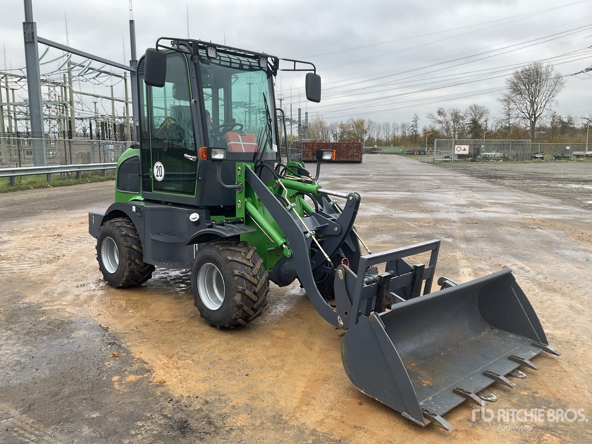 General Appearance with Picture, Right Front Corner