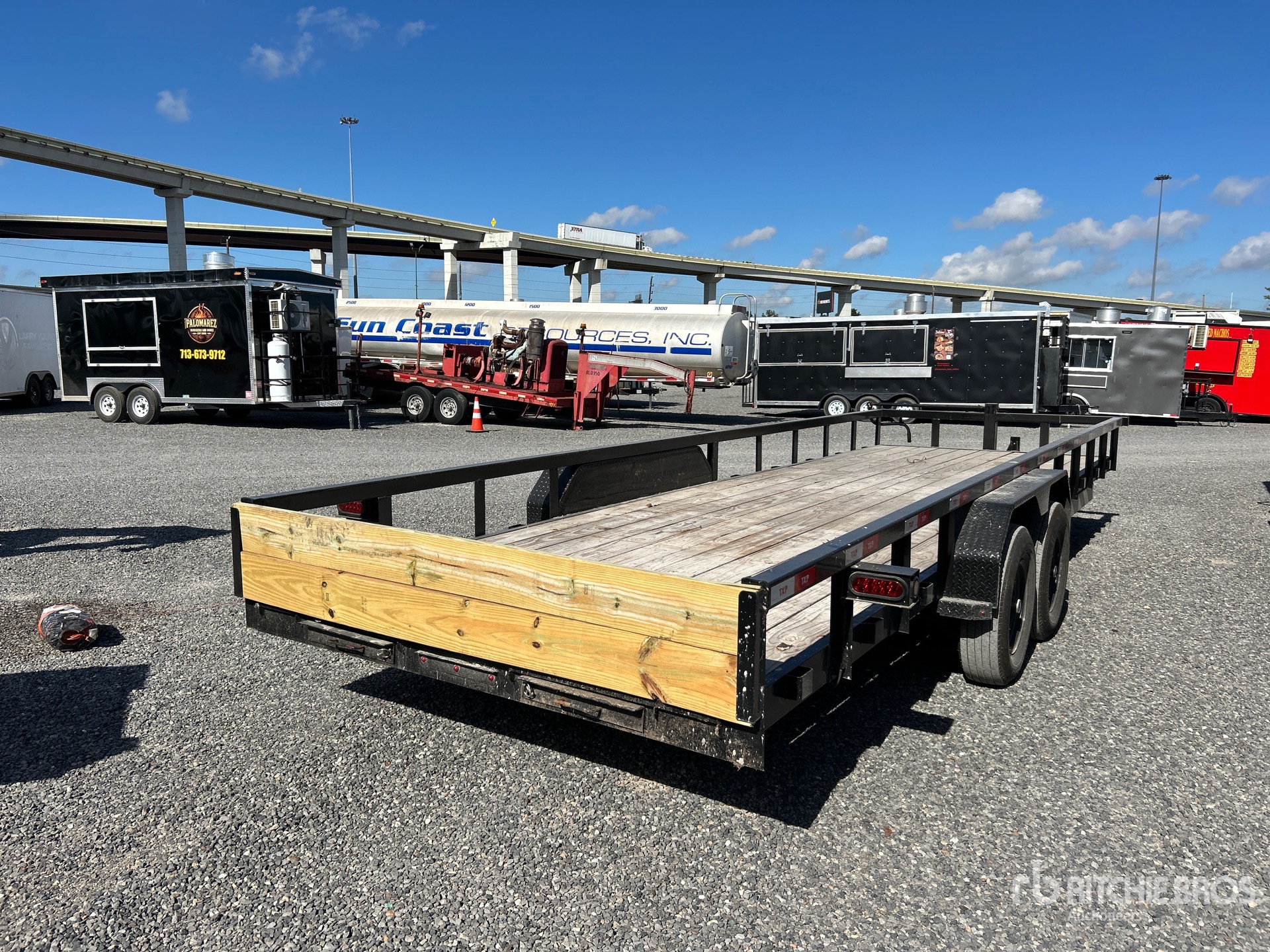 General Appearance with Foto, angolo anteriore sinistro