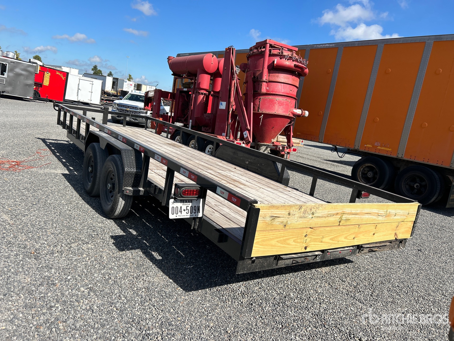 General Appearance with Foto, angolo posteriore sinistro