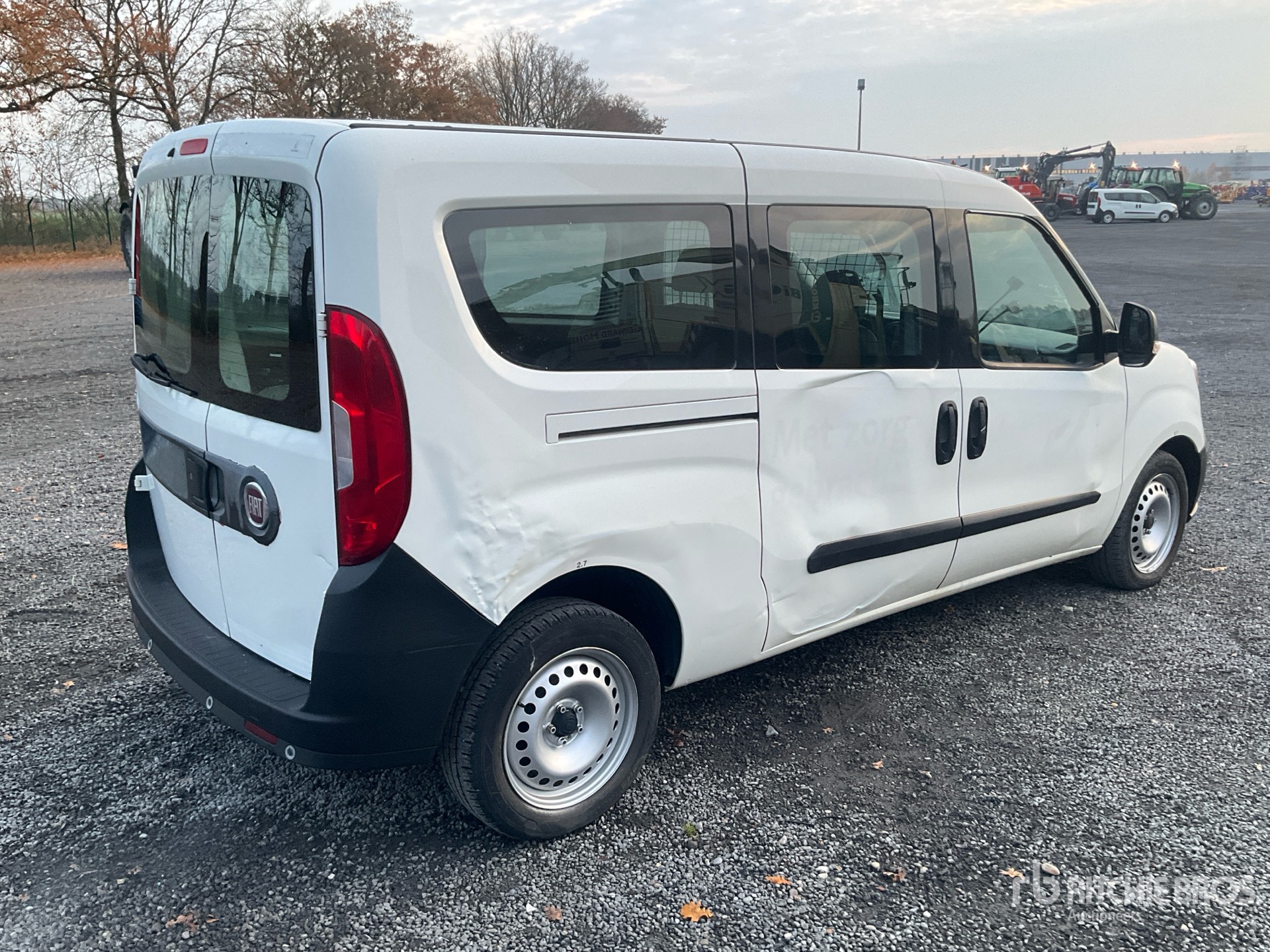 Aspect général with Image, coin arrière droit