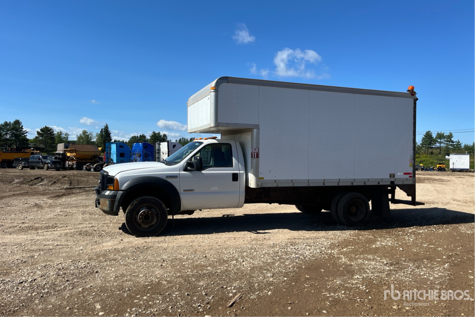 General Appearance with Bild, Ecke vorne links