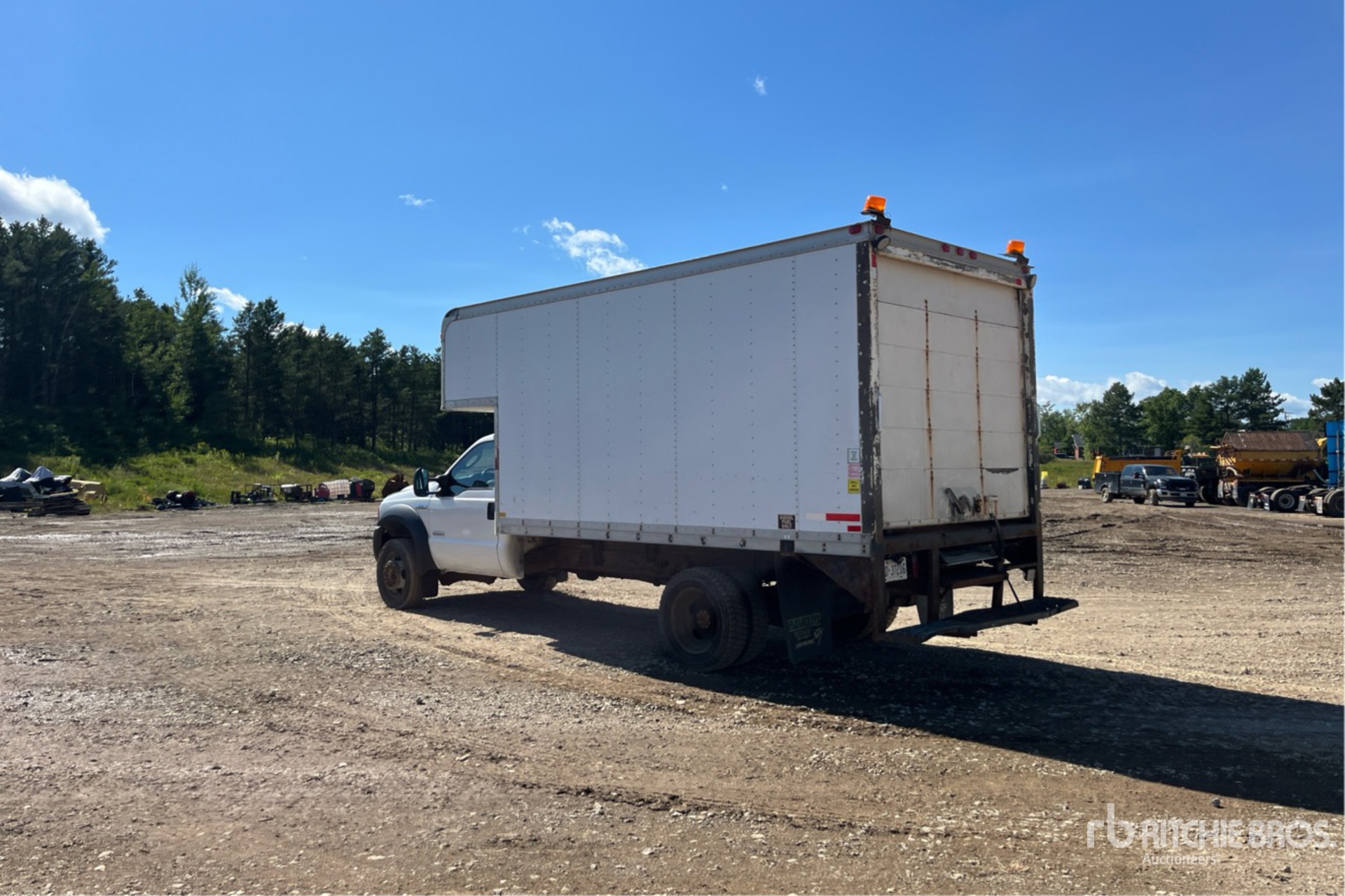 General Appearance with Bild, Ecke hinten links