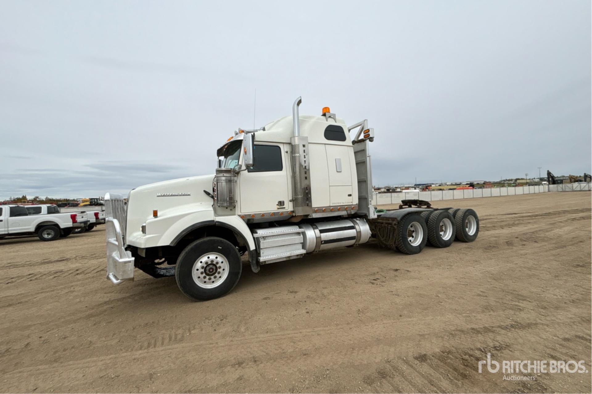 General Appearance with Foto, angolo anteriore sinistro