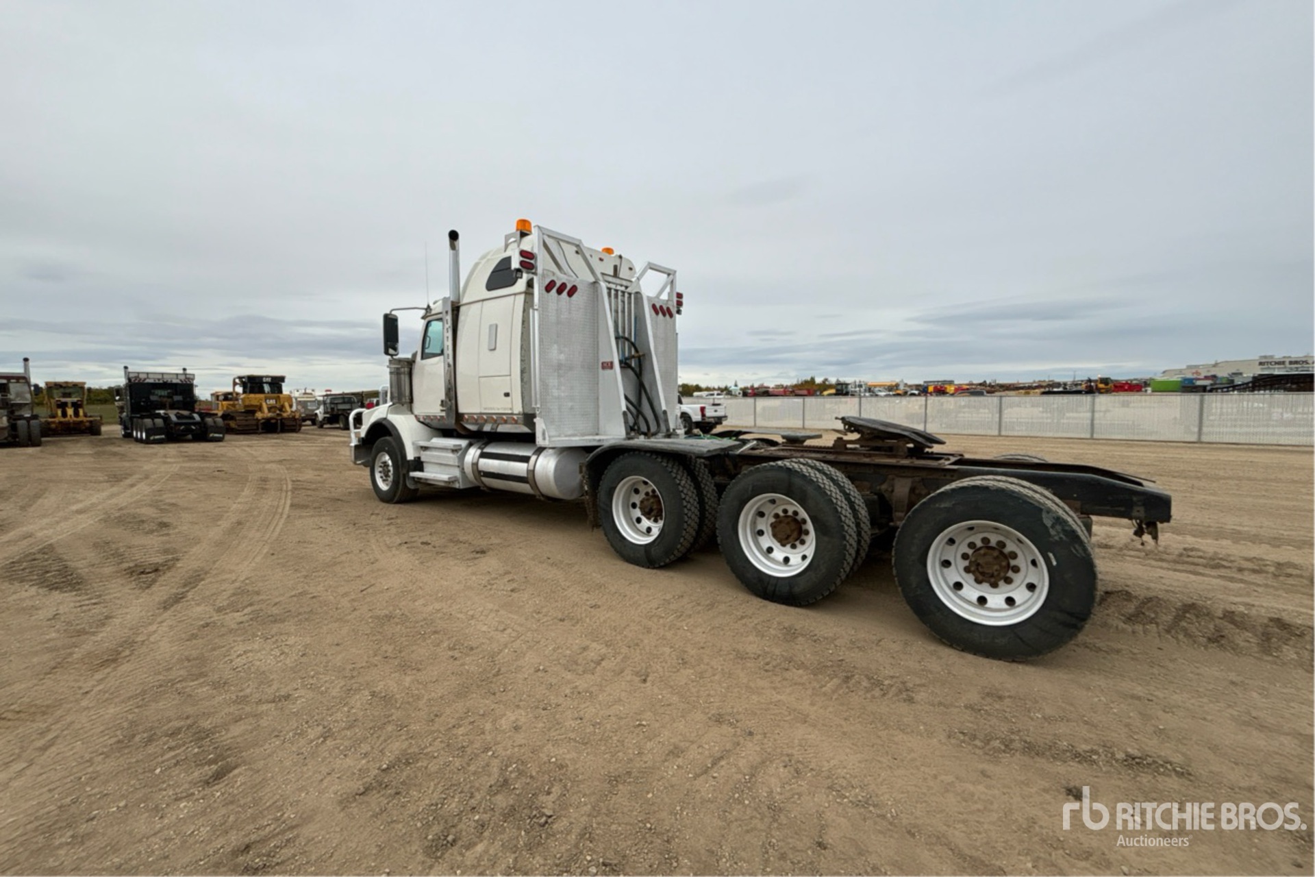 General Appearance with Foto, angolo posteriore sinistro