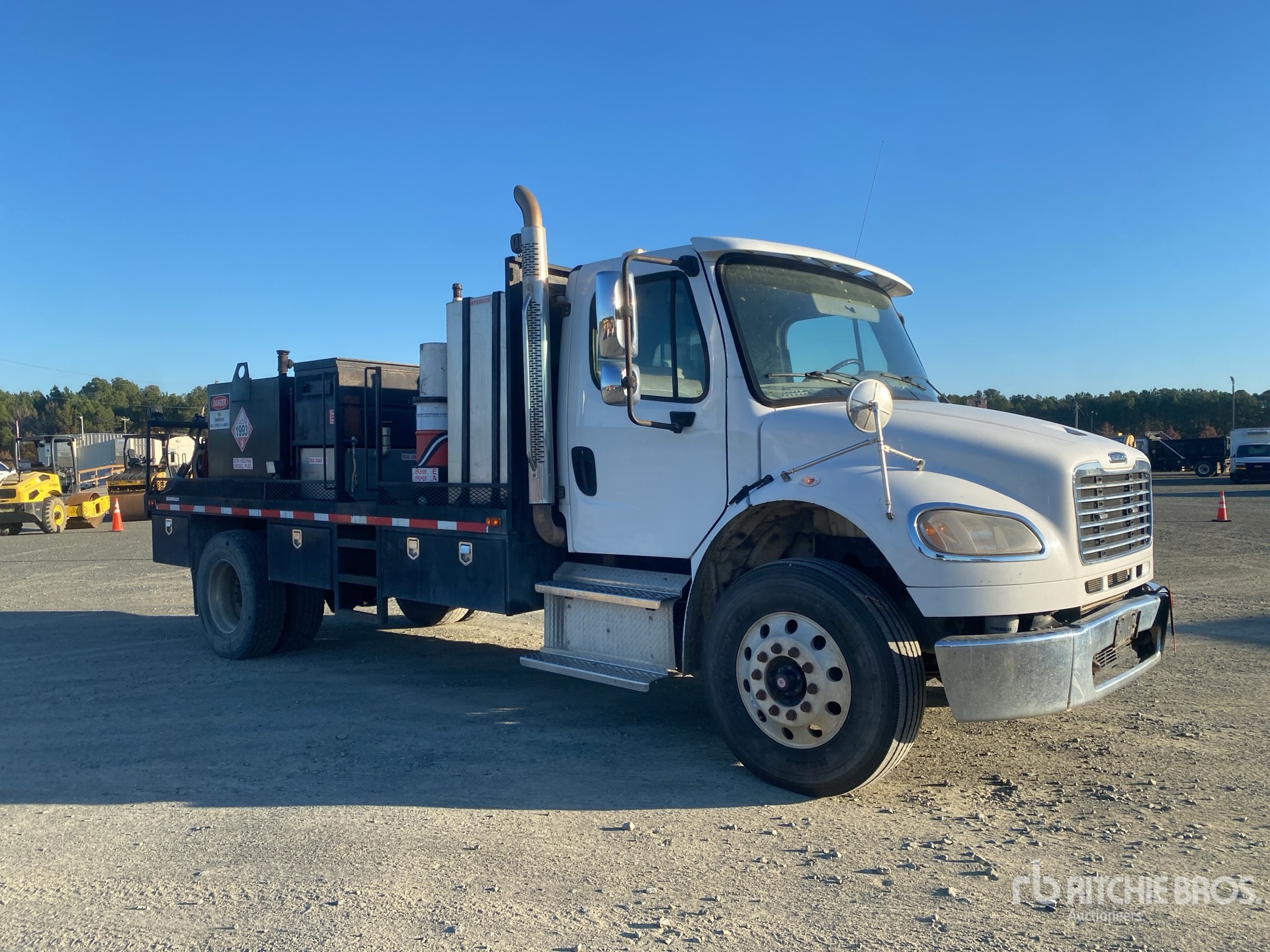 General Appearance with Bild, Ecke vorne rechts