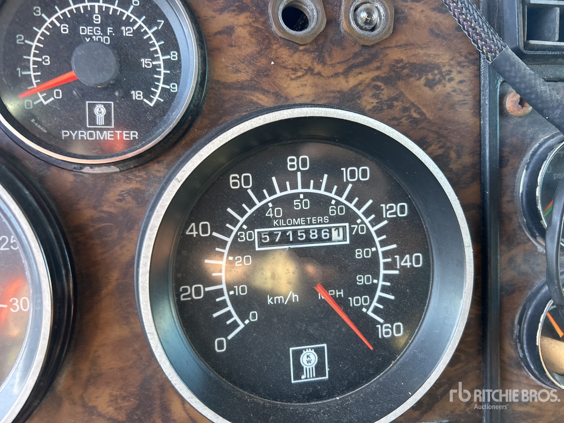 General Appearance with Horímetro / Odómetro