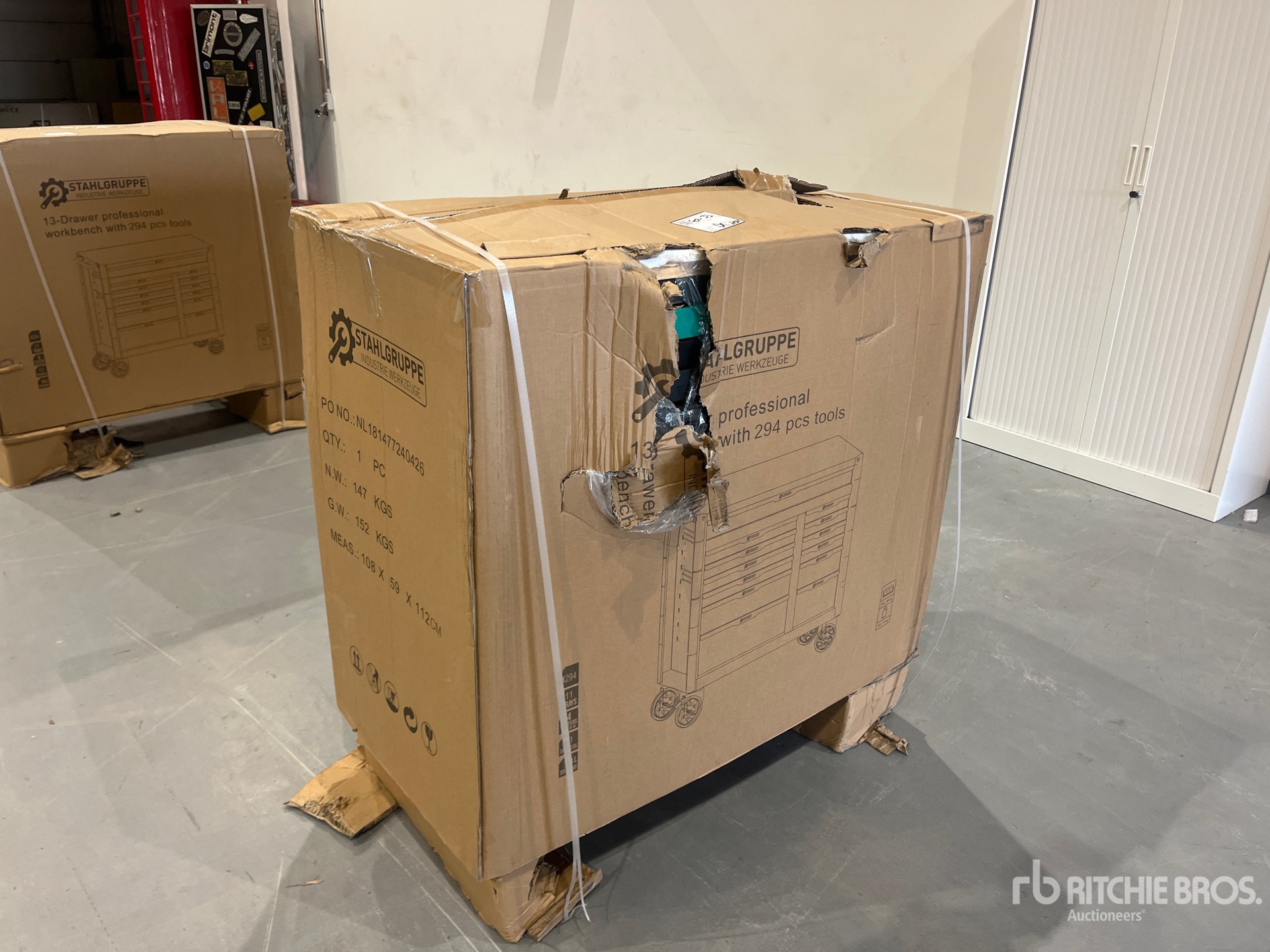 General Appearance with Picture, Right Rear Corner