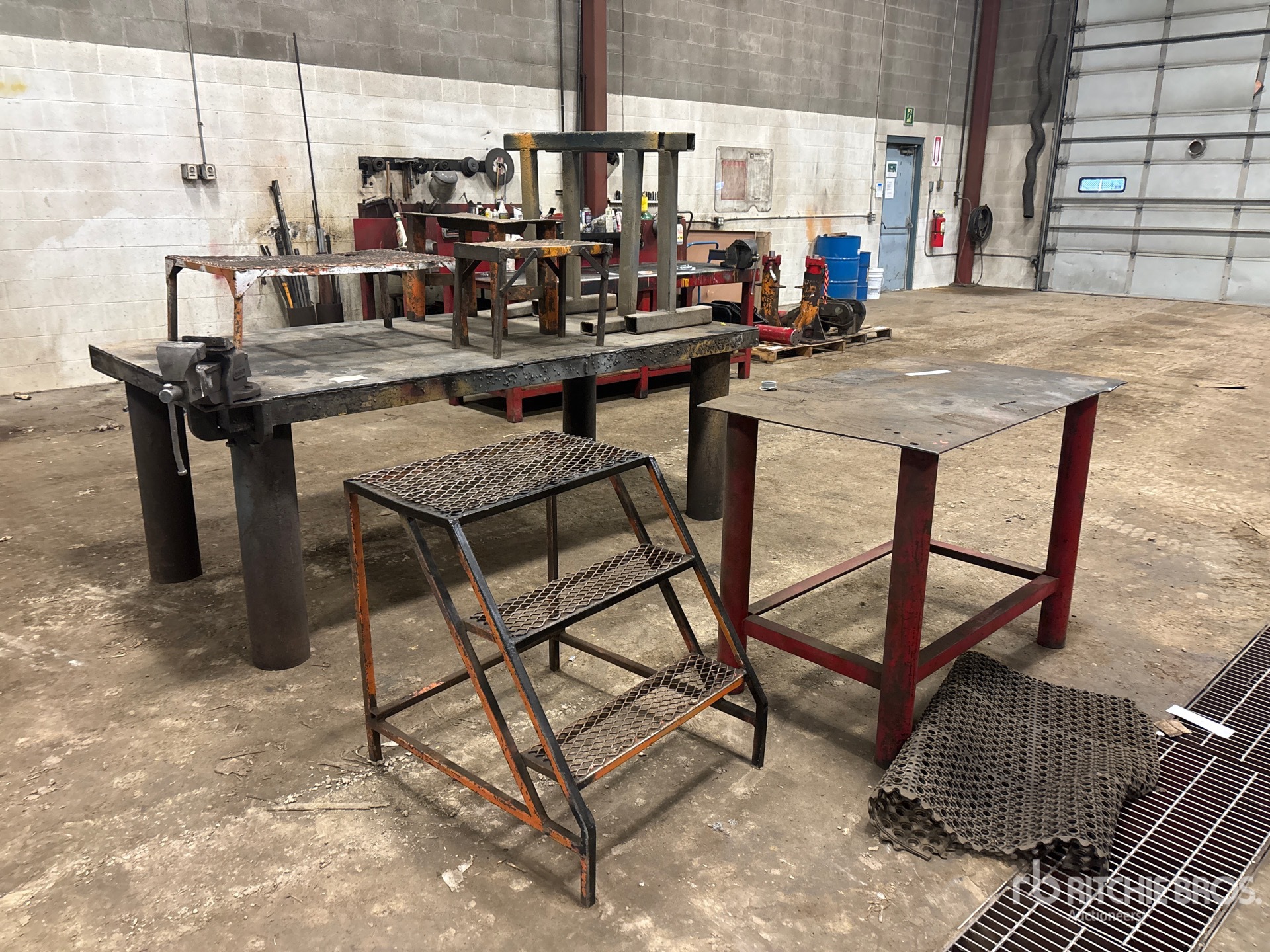 General Appearance with Bild, Ecke vorne rechts