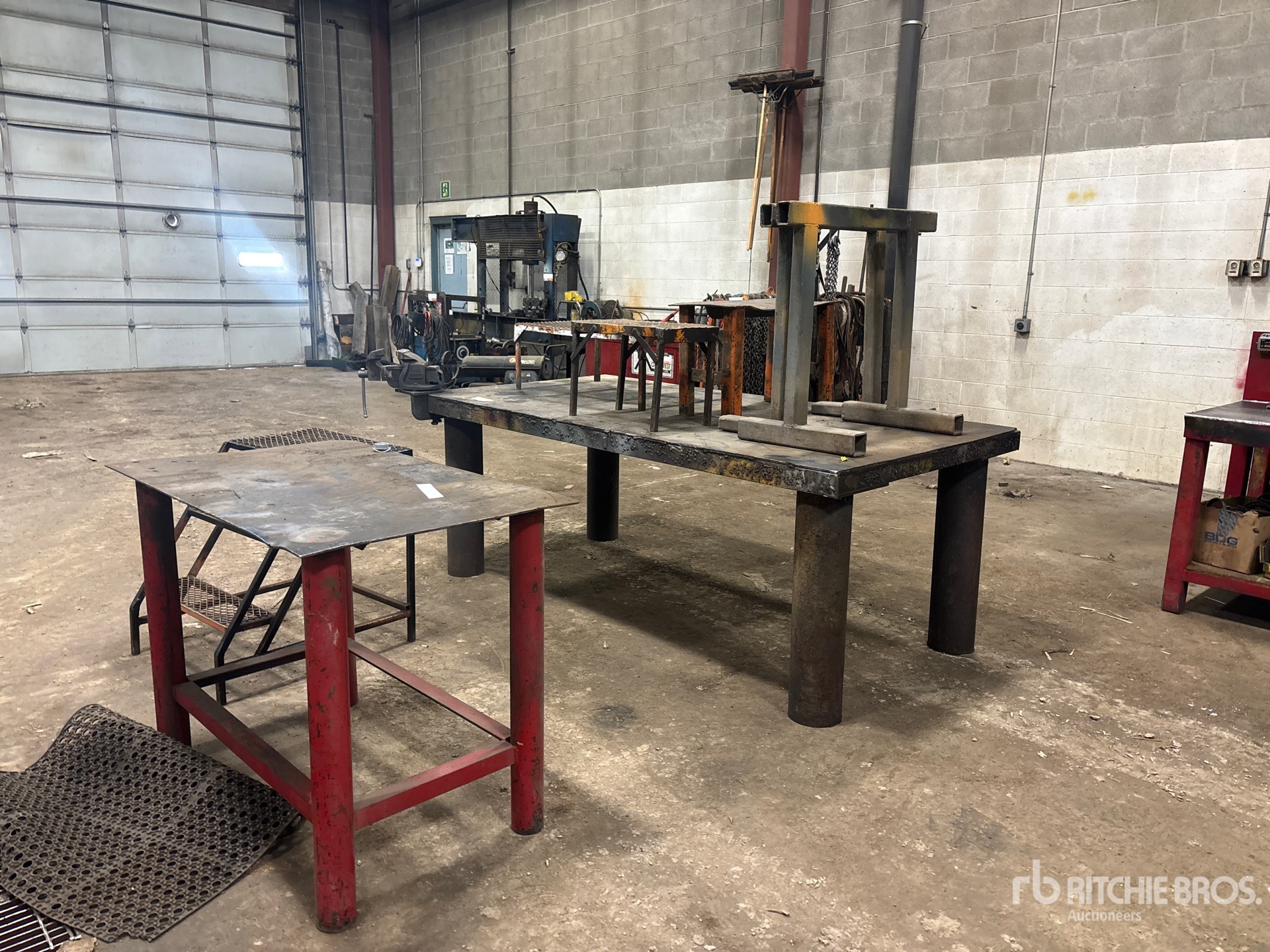 General Appearance with Bild, Ecke vorne links