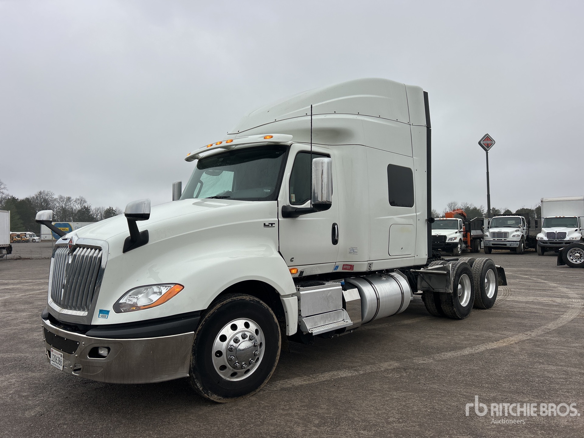 General Appearance with Image, coin avant gauche