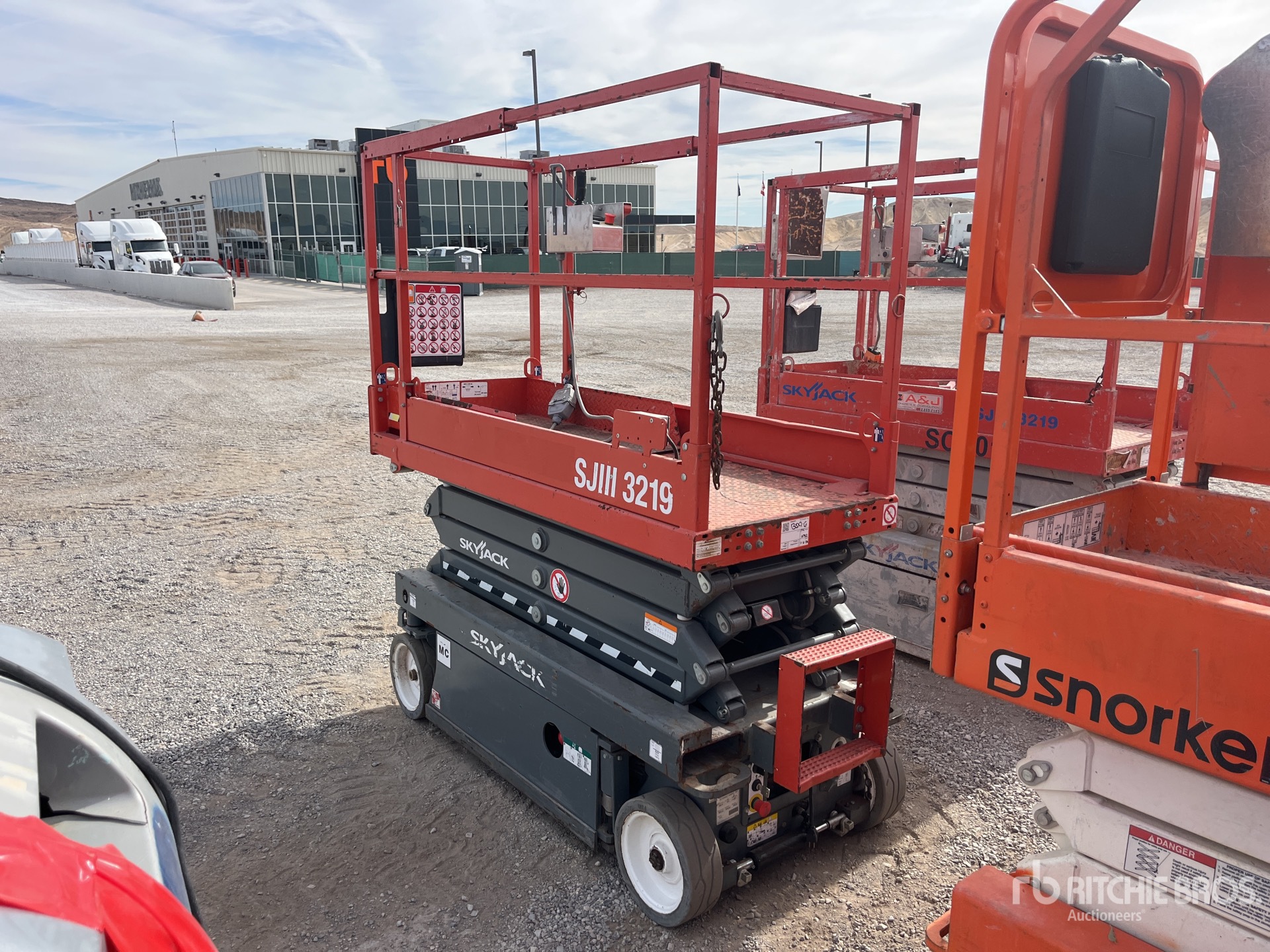 General Appearance with Bild, Ecke hinten links