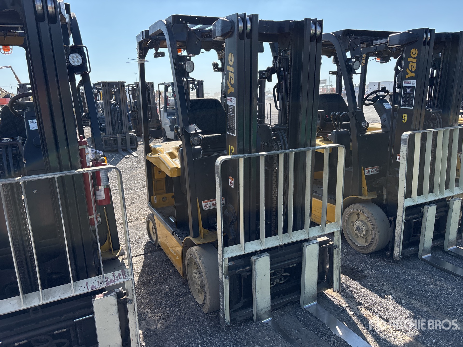 General Appearance with Bild, Ecke vorne rechts