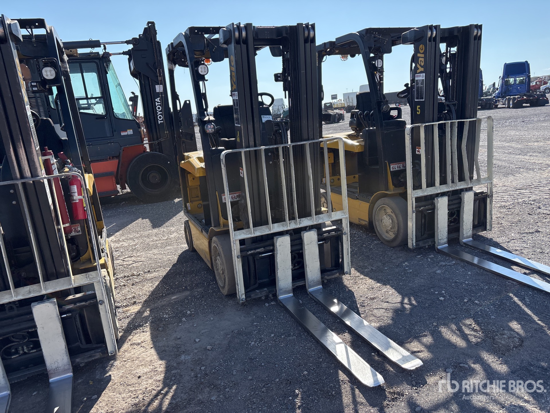 General Appearance with Bild, Ecke vorne rechts