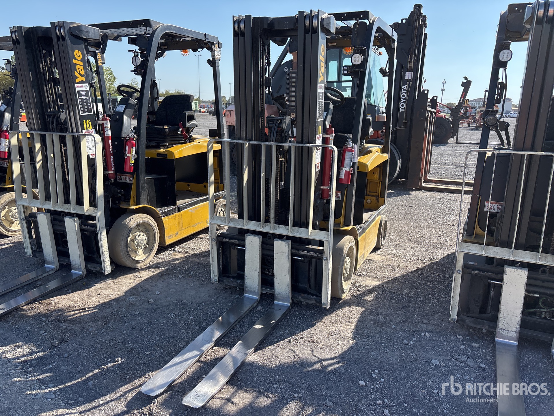 General Appearance with Bild, Ecke vorne links