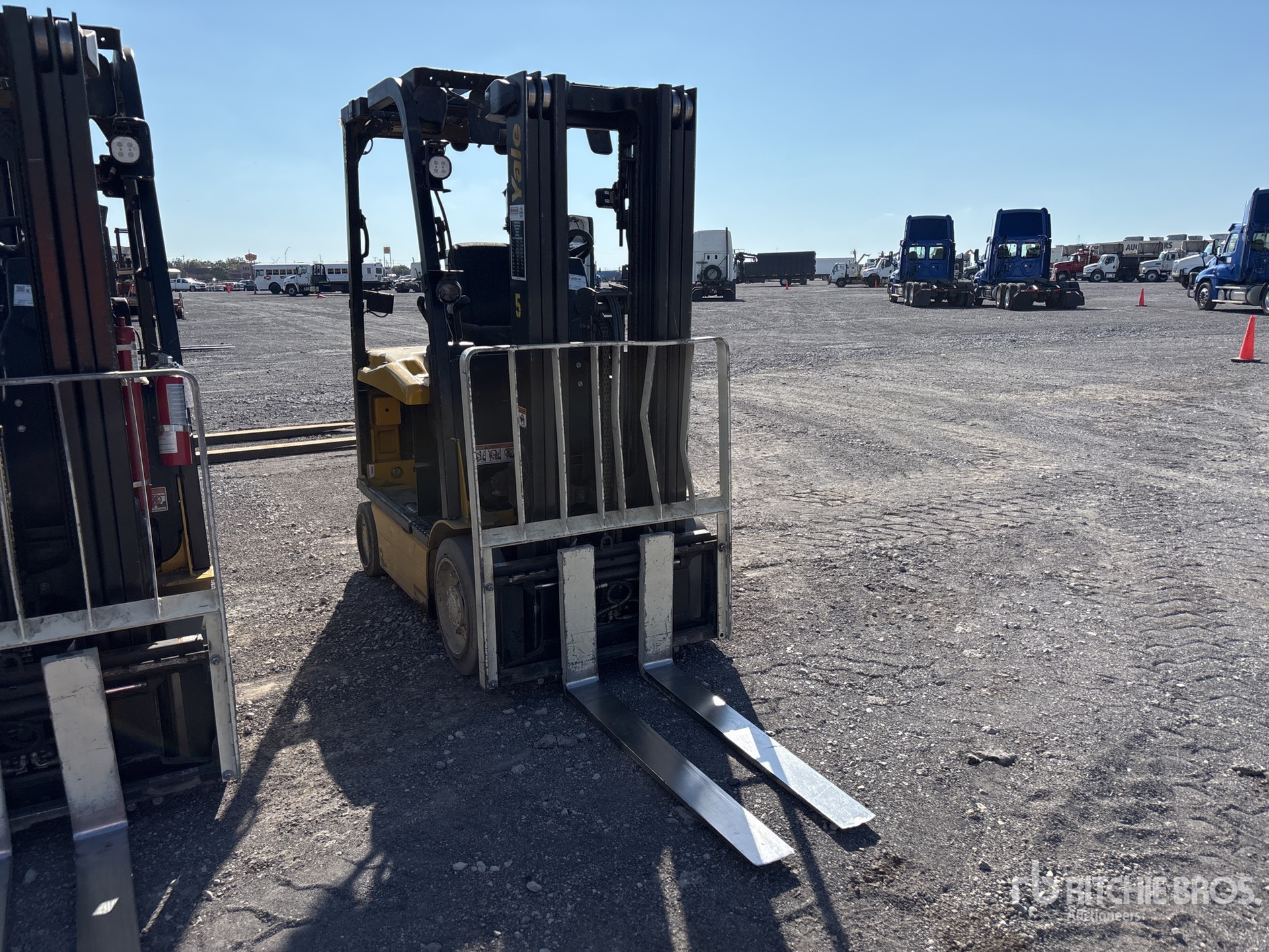 General Appearance with Bild, Ecke vorne rechts