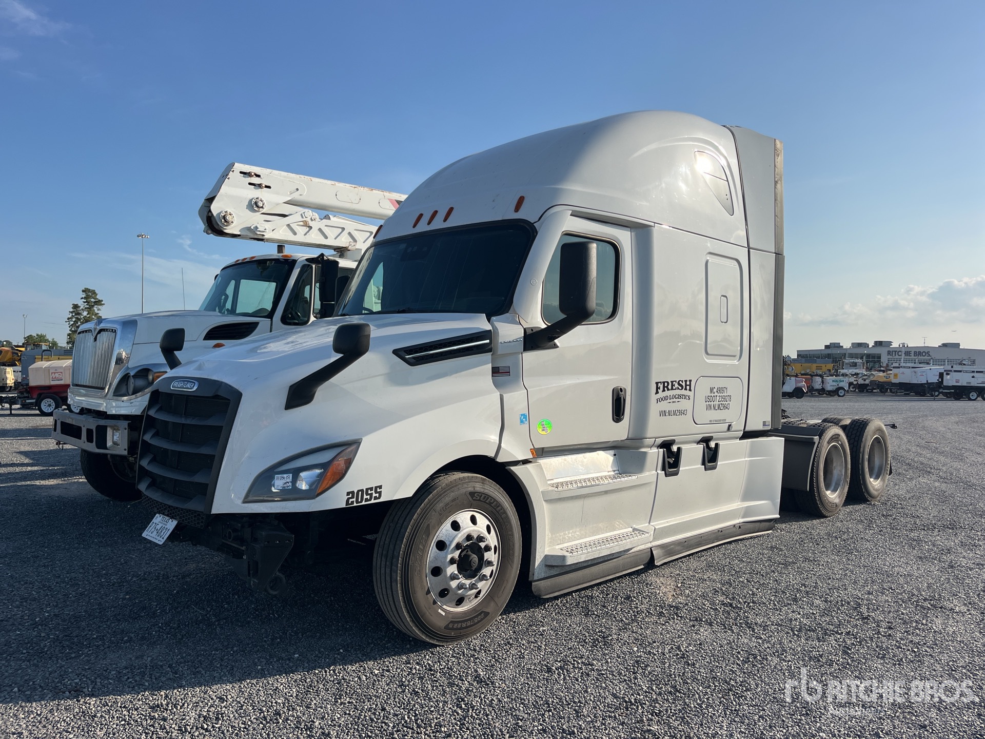 General Appearance with Foto, angolo anteriore sinistro