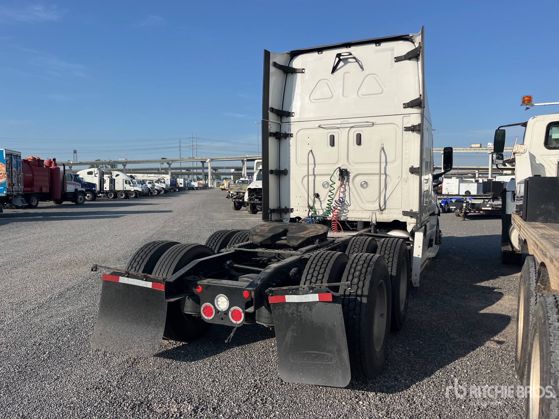 General Appearance with Foto, angolo anteriore sinistro