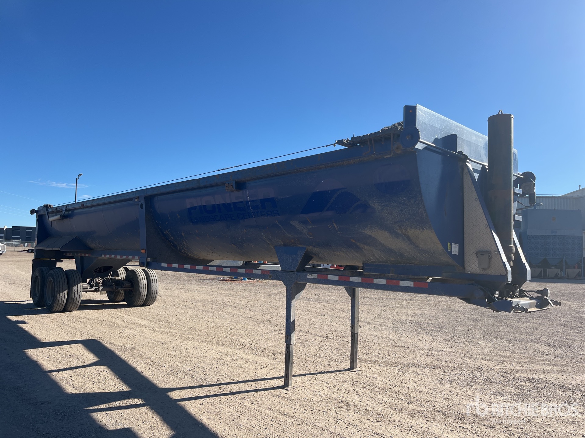 General Appearance with Image, coin avant droit