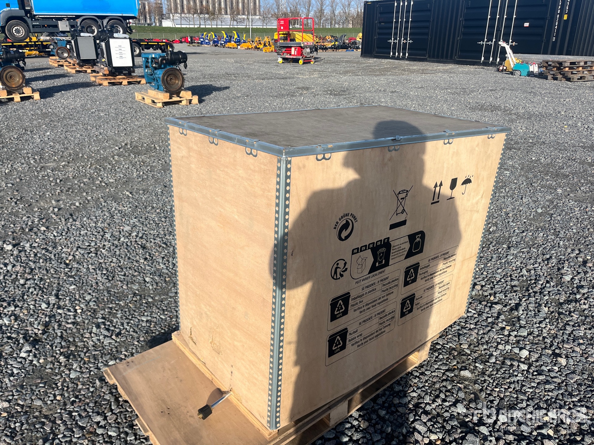 General Appearance with Picture, Right Rear Corner