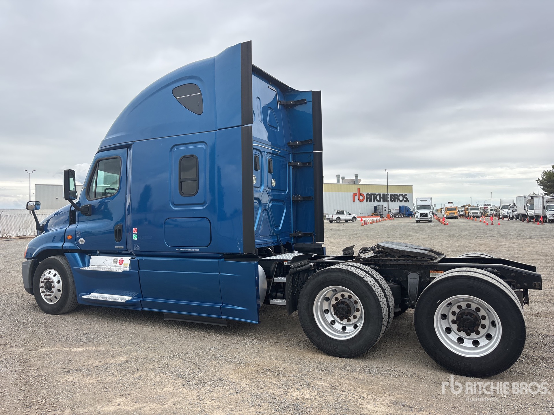 General Appearance with Bild, Ecke hinten links