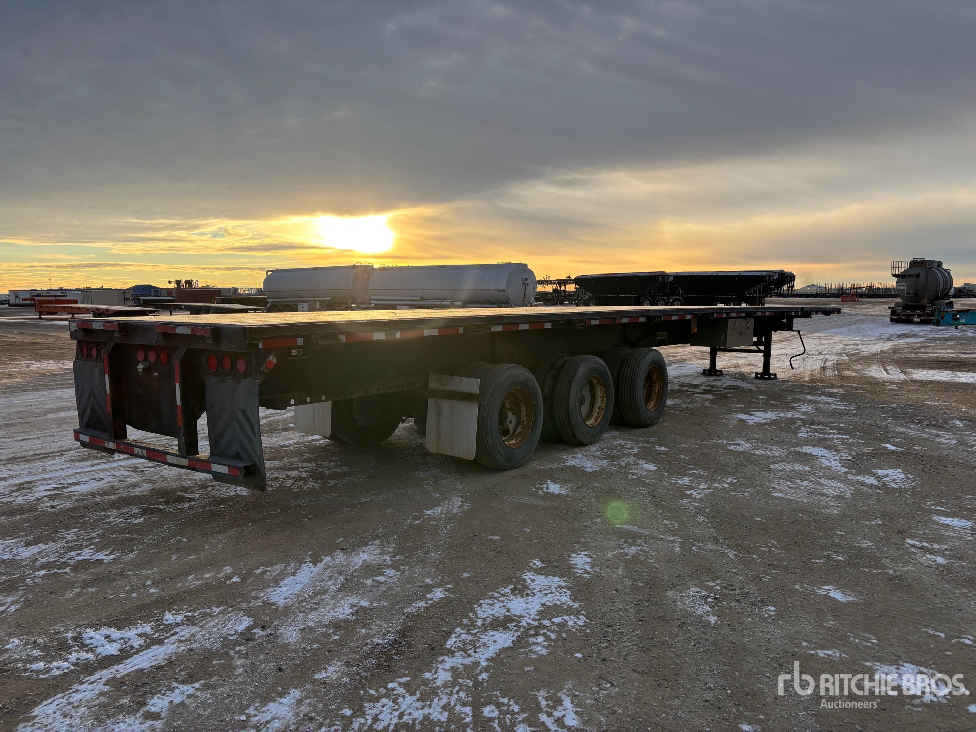 General Appearance with Foto, angolo anteriore sinistro