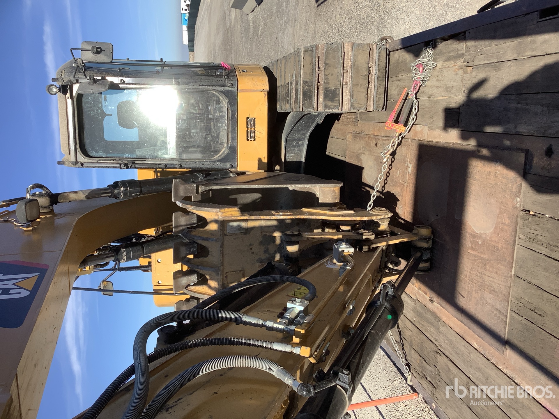 General Appearance with Foto, angolo anteriore sinistro