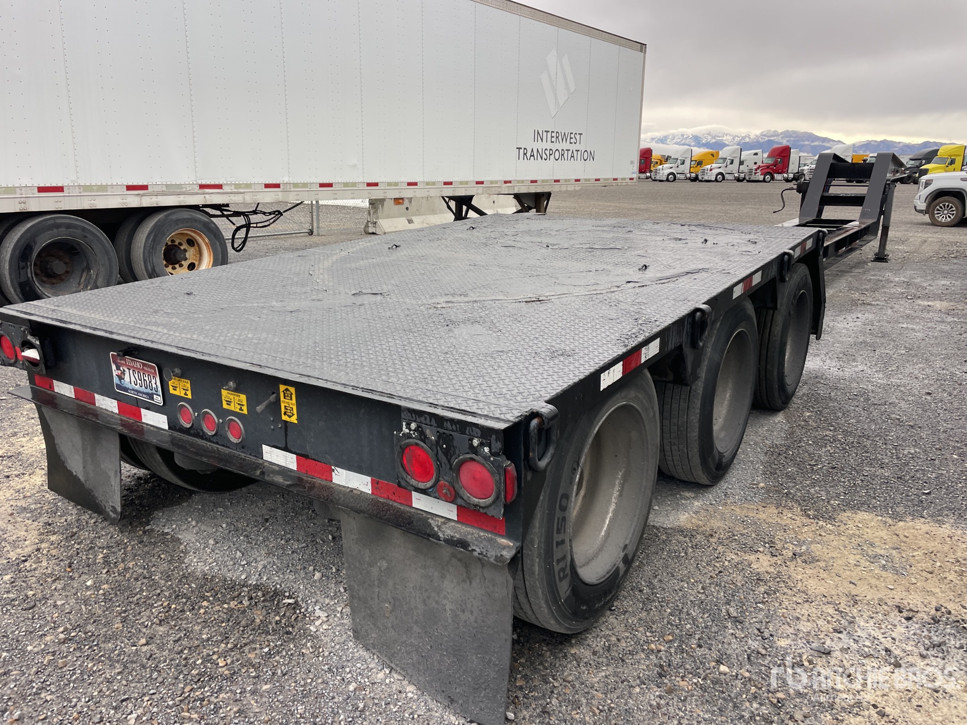 Aspect général with Image, coin arrière droit