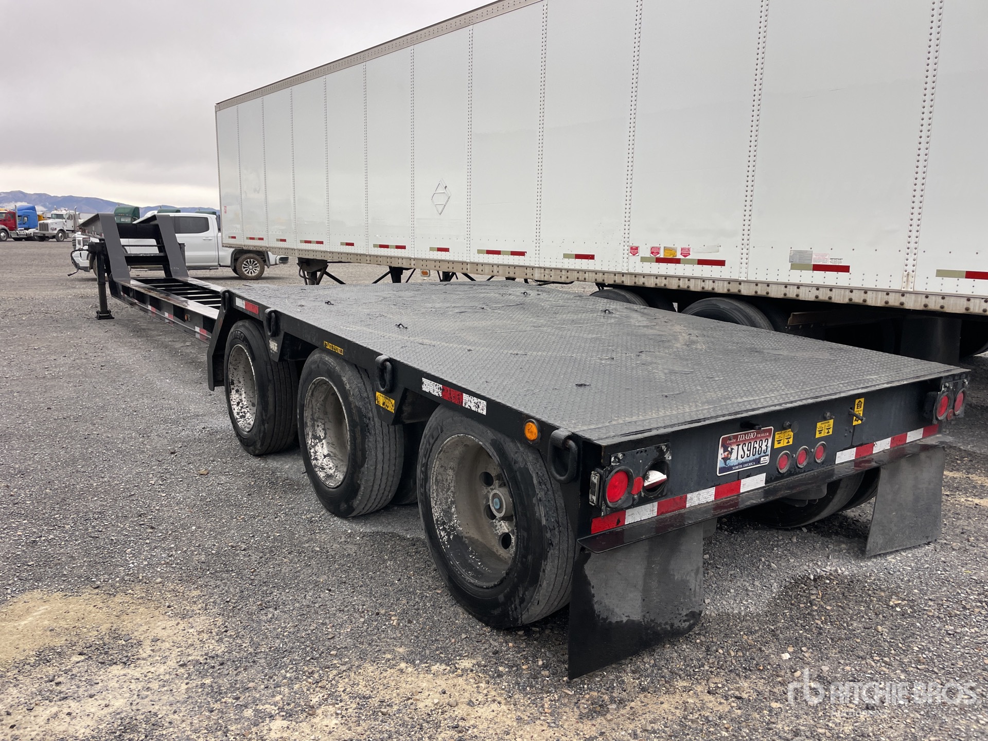 Aspect général with Image, coin arrière gauche