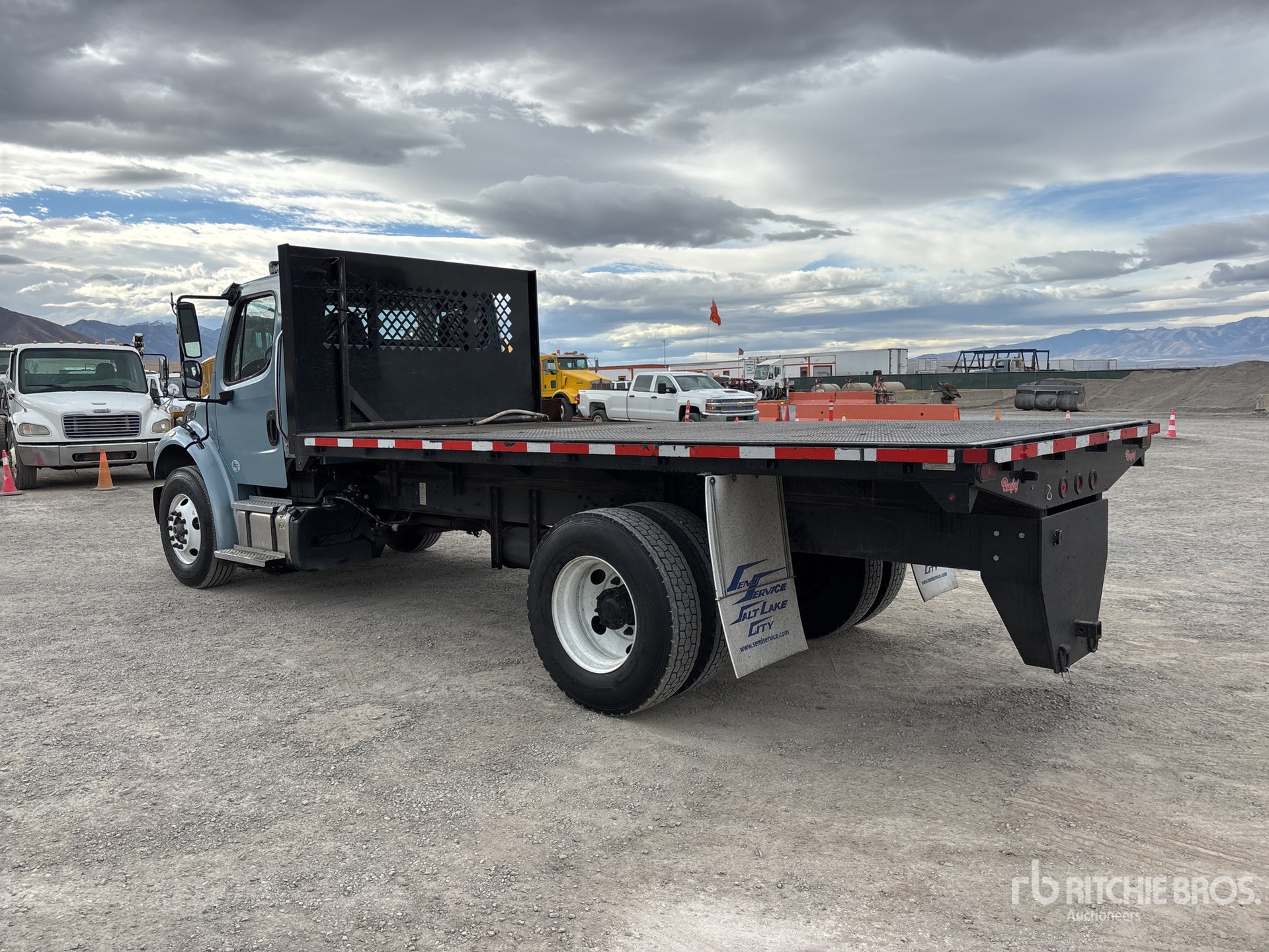 Aspect général with Image, coin arrière gauche