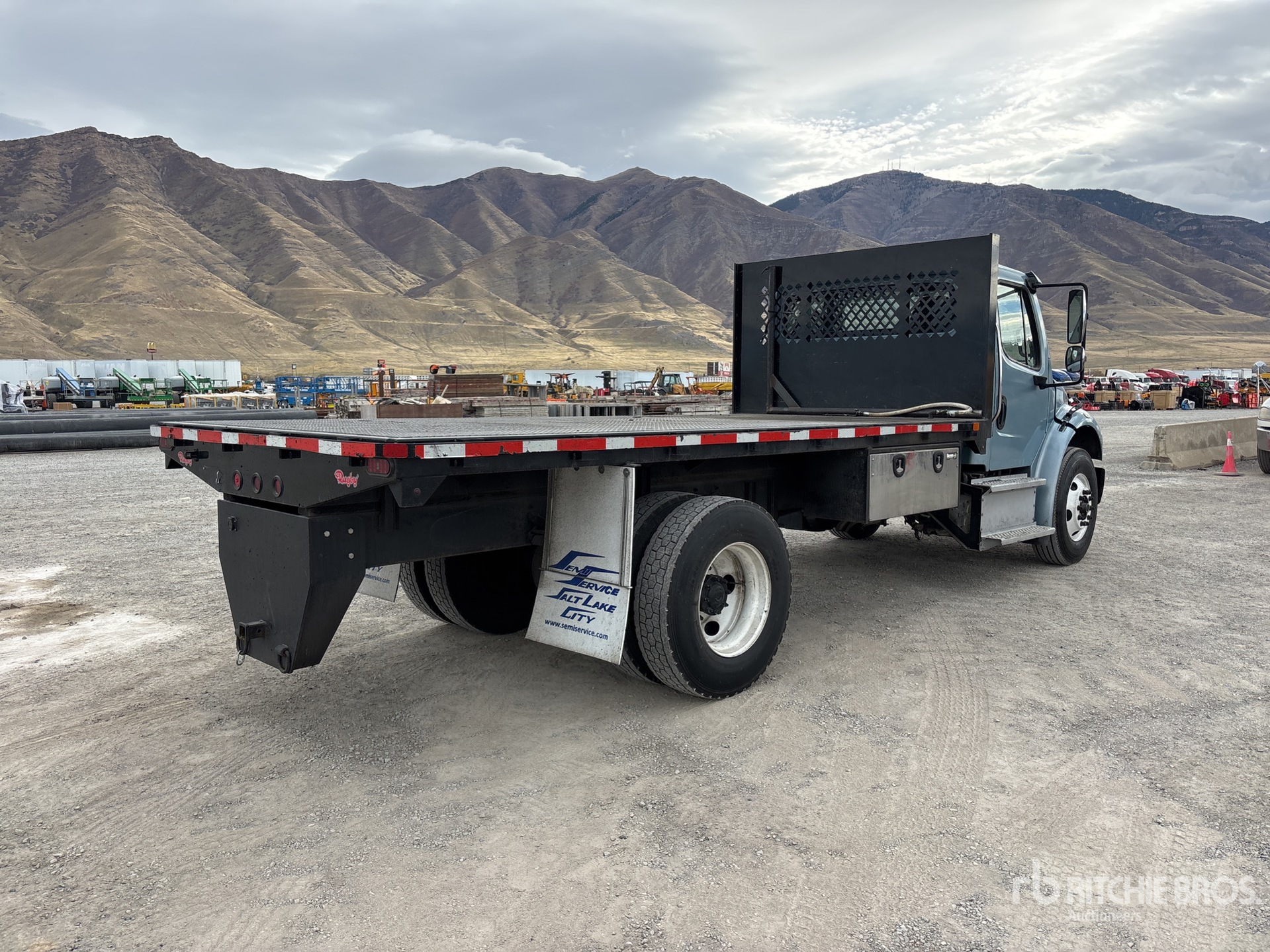 Aspect général with Image, coin arrière droit