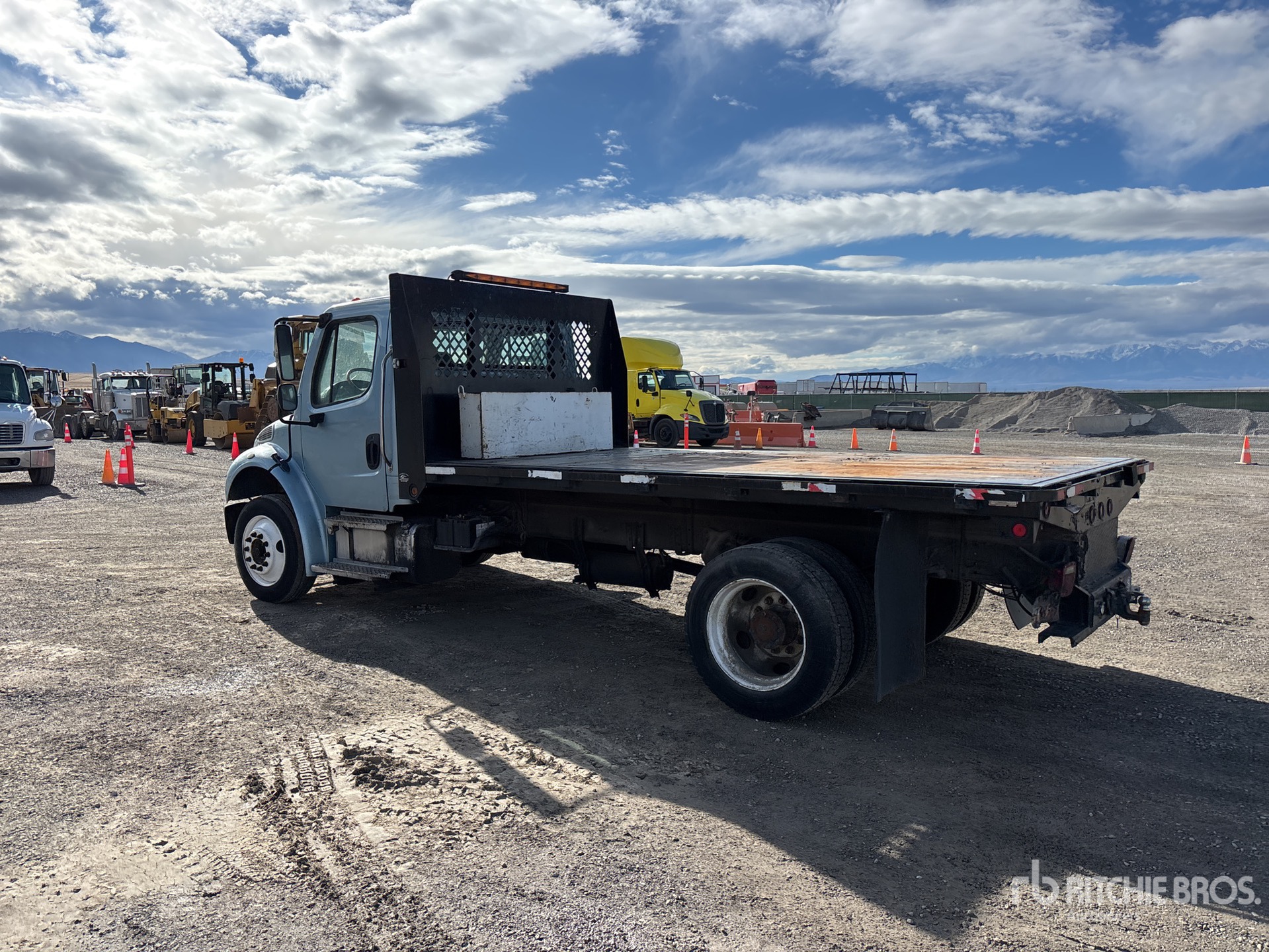 Aspect général with Image, coin arrière gauche