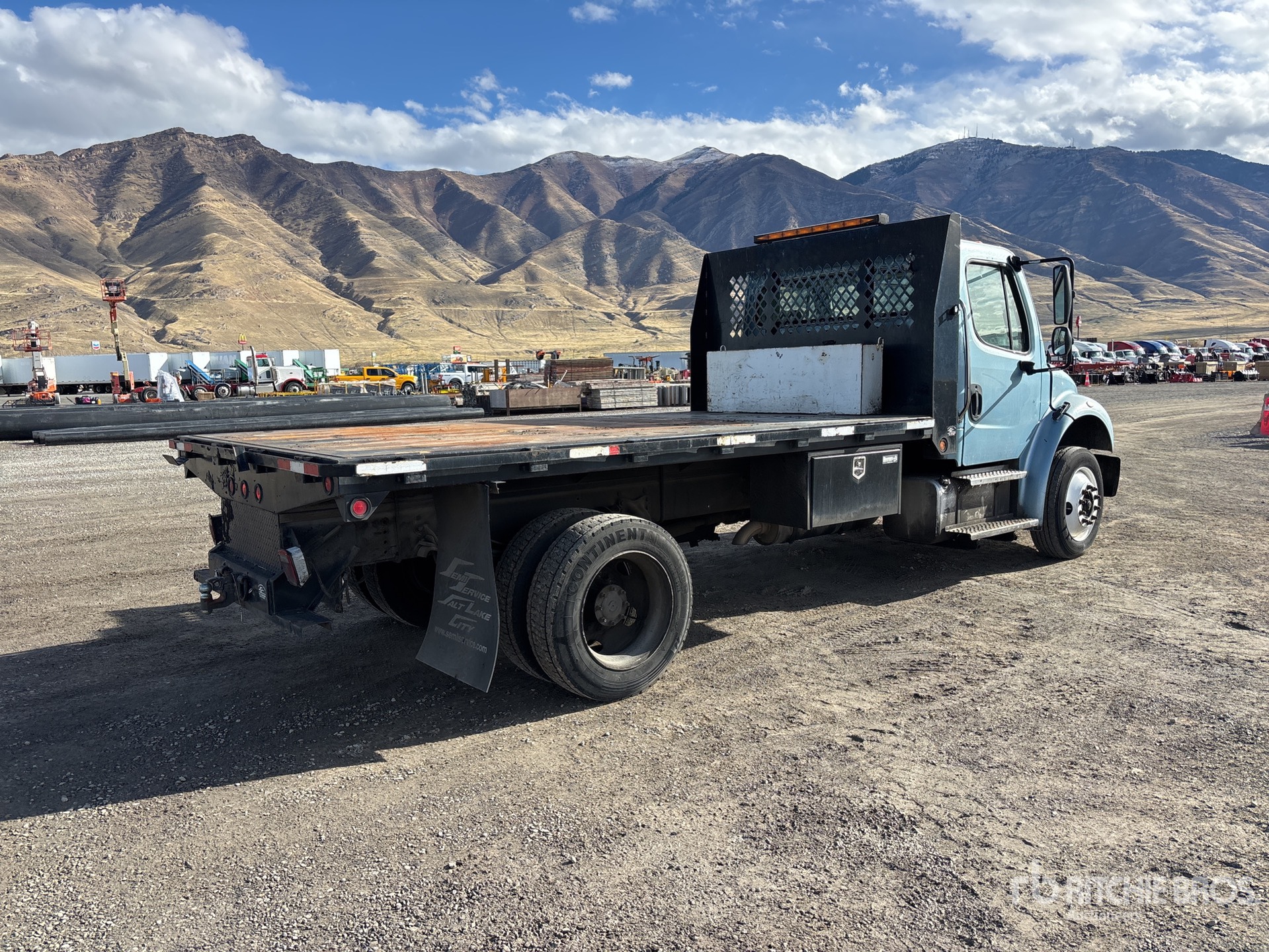 Aspect général with Image, coin arrière droit