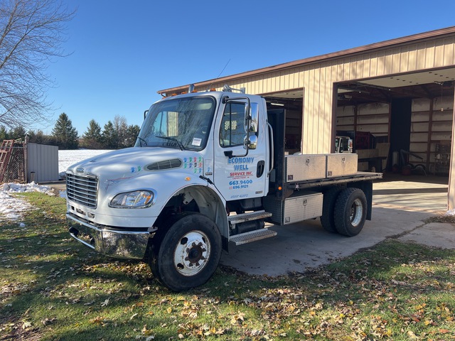 2007 Freightliner M2 106 4x2 Flatbed Truck