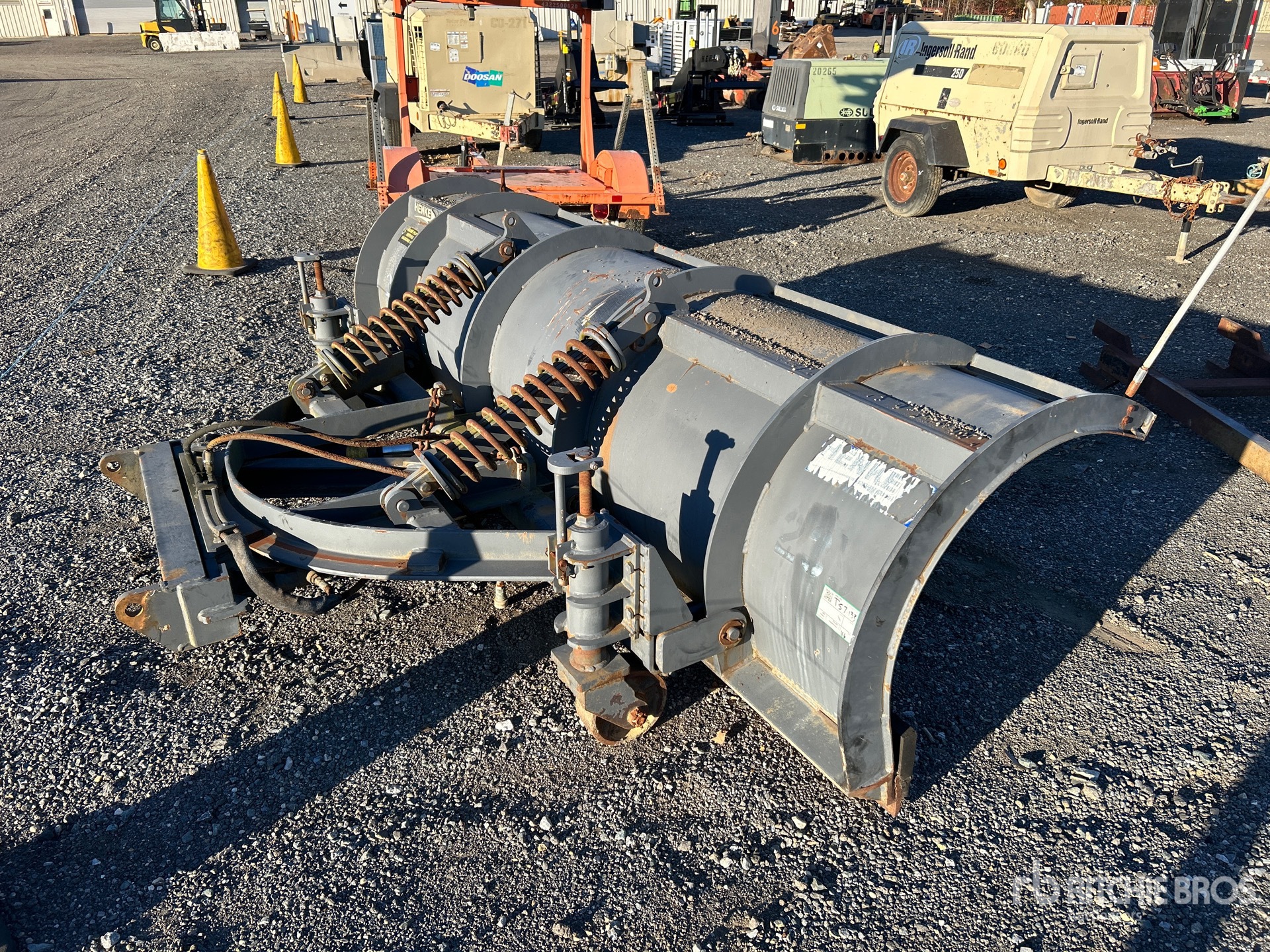 General Appearance with Bild, Ecke hinten rechts